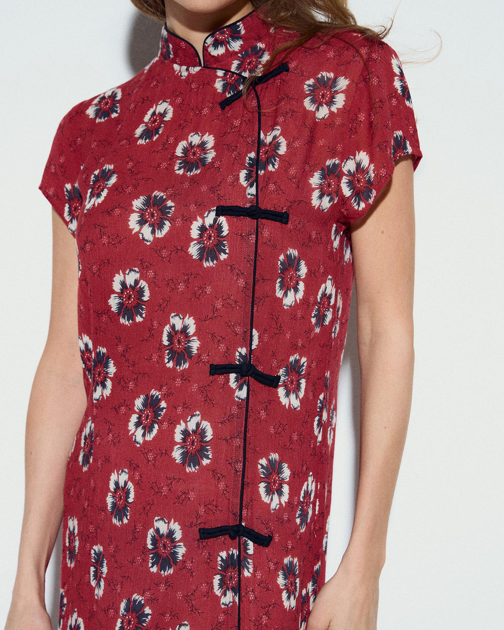 Vestido Alamares Estampado Floral Coral