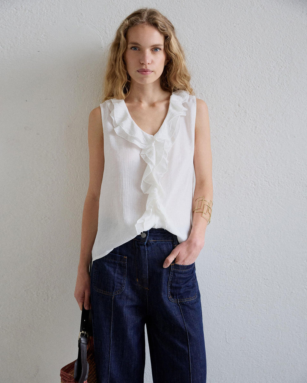 Blusa Sin Mangas Volantes Escote V Blanca