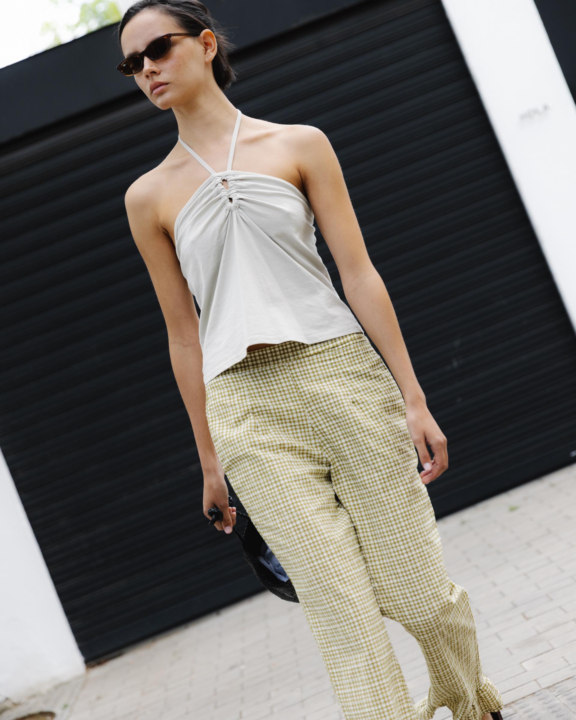 Camiseta Halter Fruncido Delantero Beige
