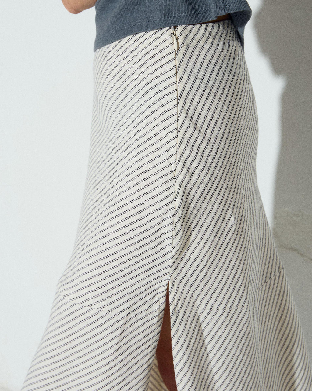 Falda Estampado Rayas Diagonales Blanco