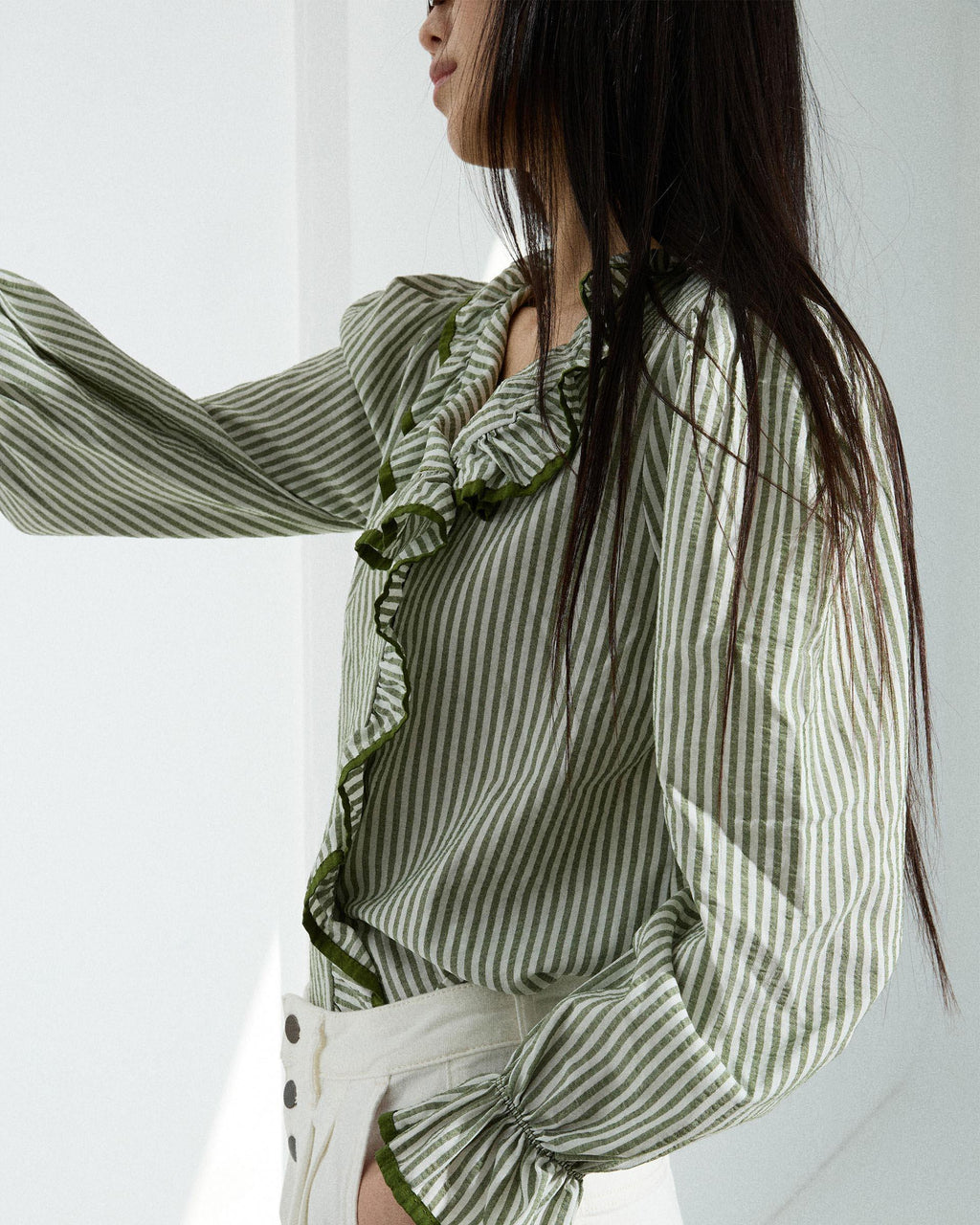 Camisa Volante Lateral Ribete Verde
