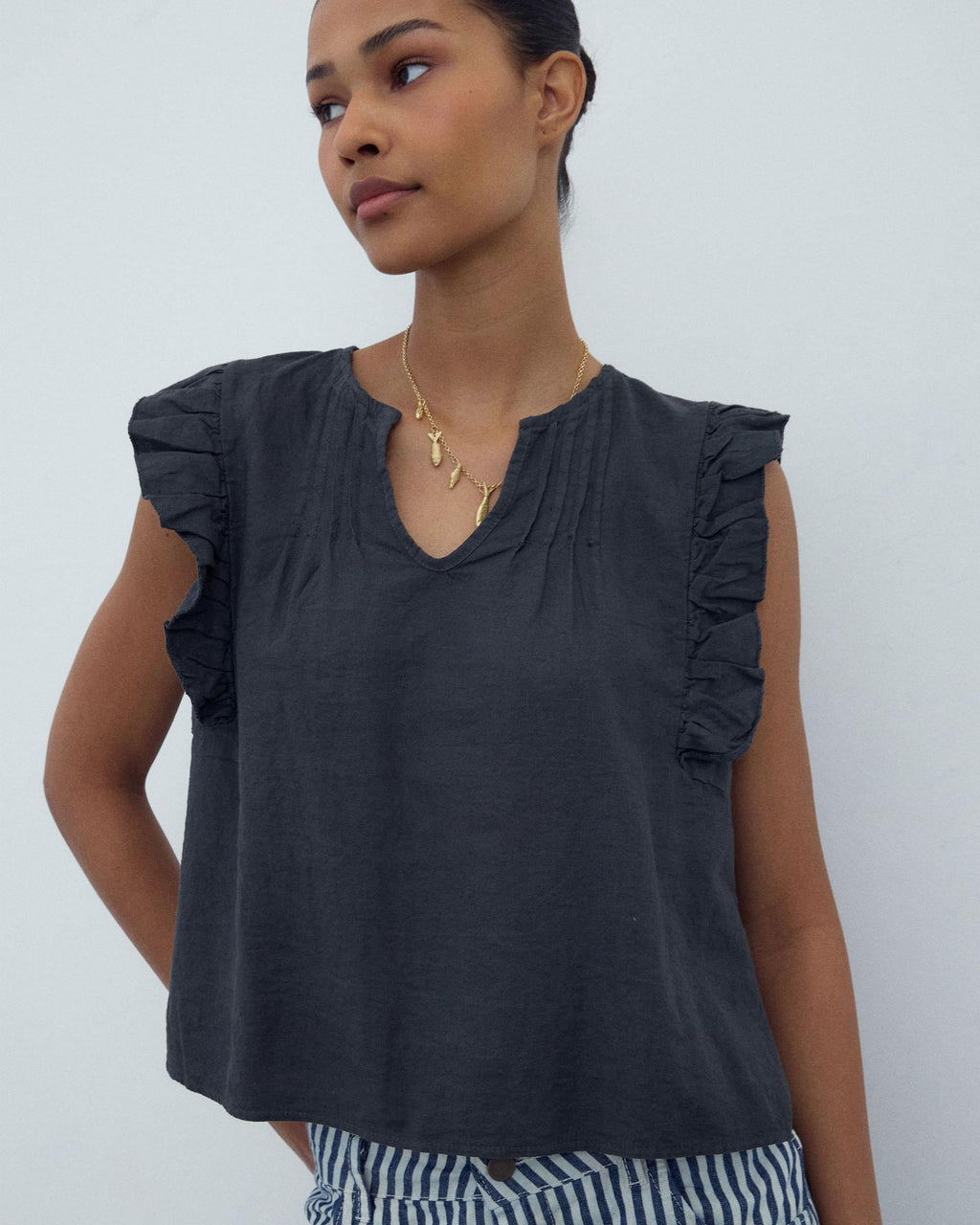 Blusa Sin Mangas Volantes Antracita