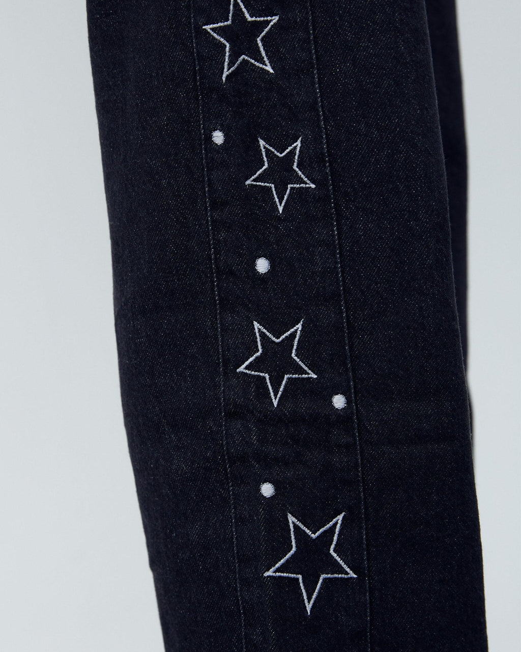 Jeans Pieza Lateral Estrellas Negro