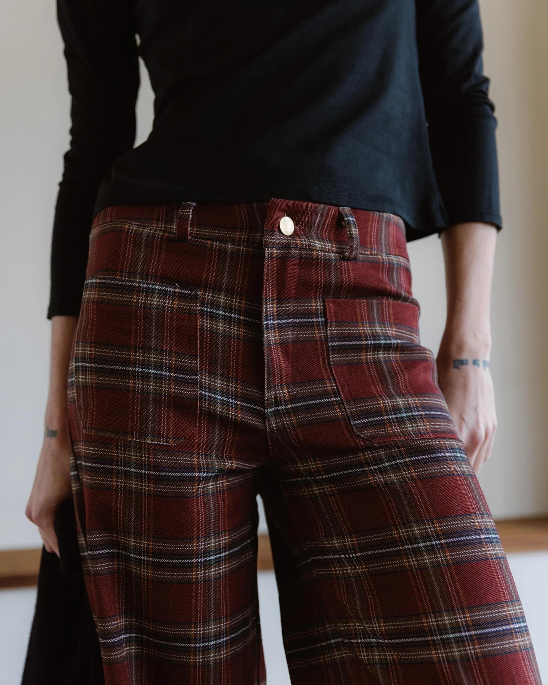 Pantalón Cuadros Bolsillos Plastón Granate
