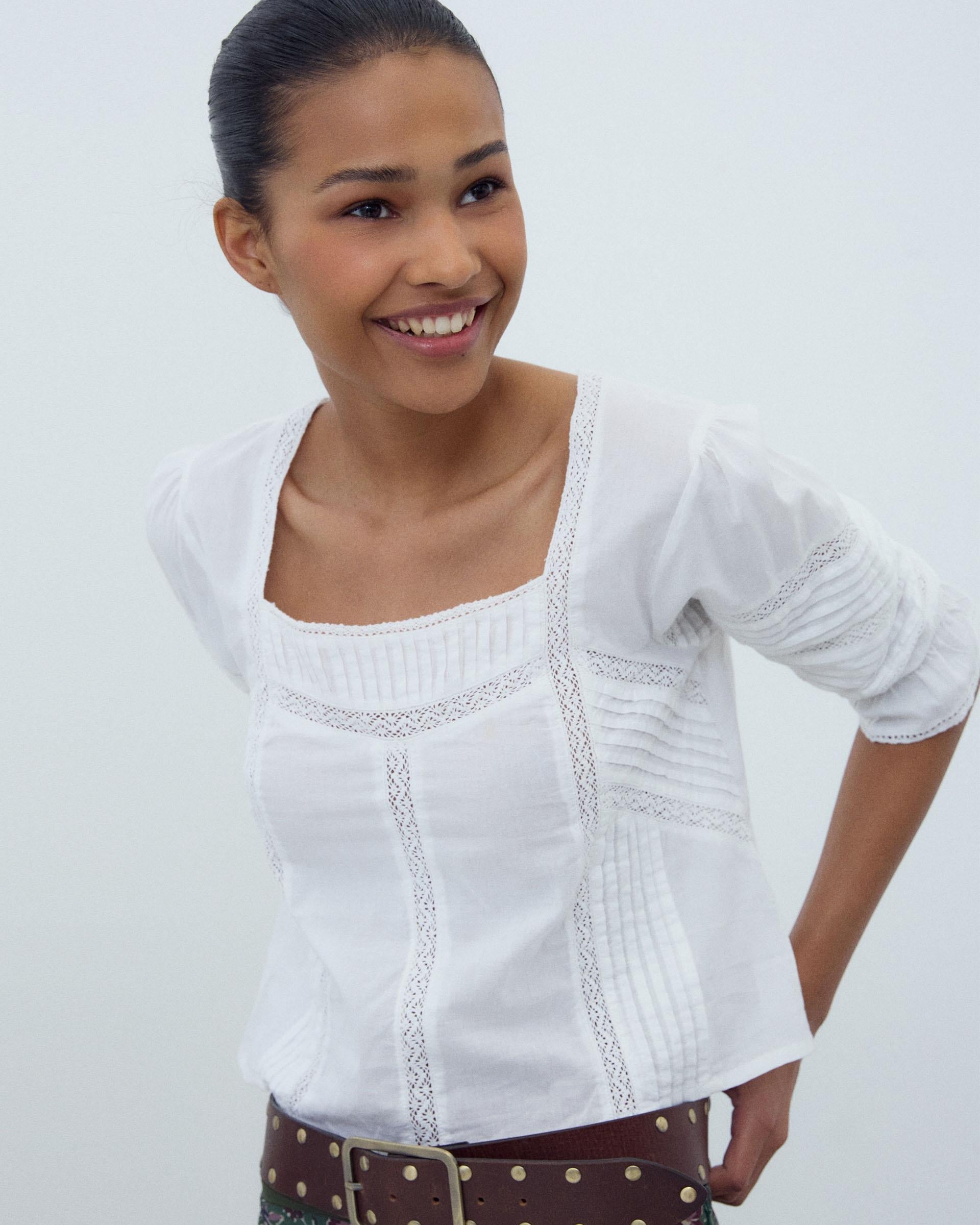 Blusa Escote Cuadrado Puntillas Blanca