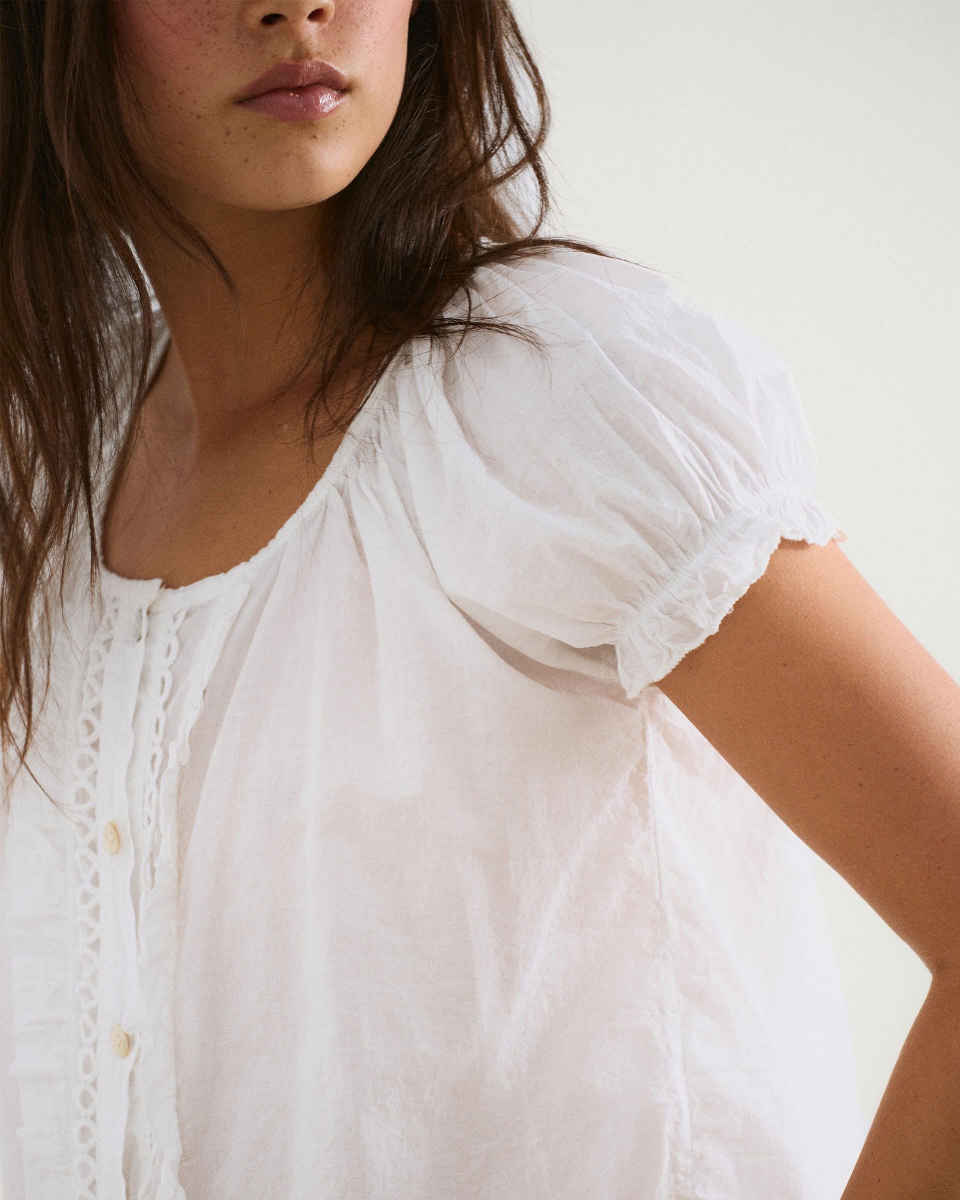 Blusa Botones Volantes Ondas Blanca