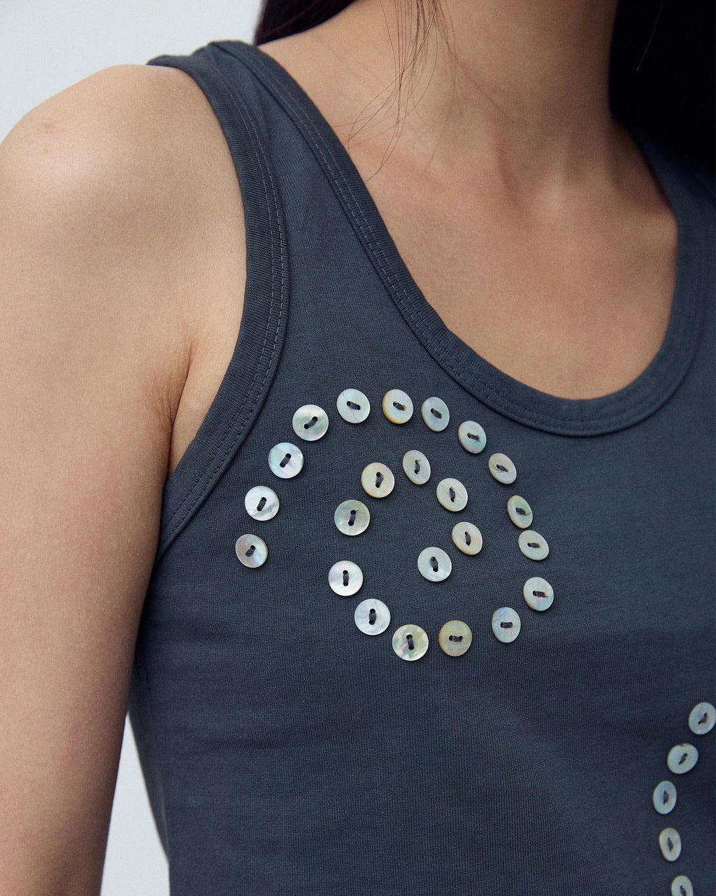Camiseta Espiral Botones Antracita