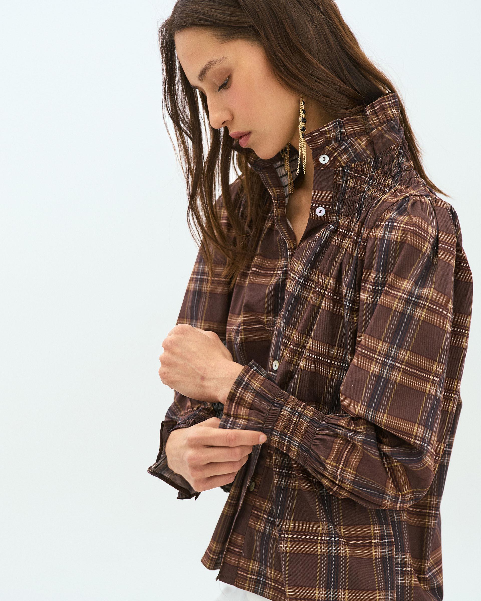 Blusa Nido De Abeja Cuello Cuadros Marrón