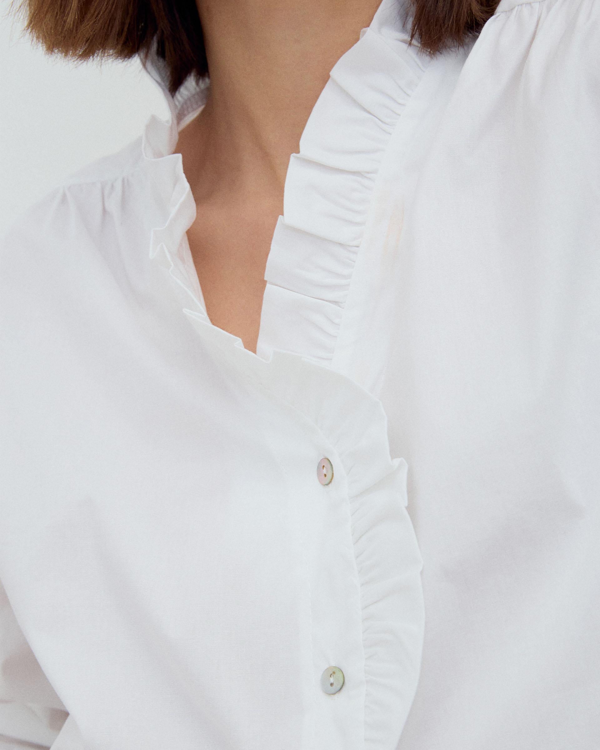 Blusa Escote Pico Volante Blanca