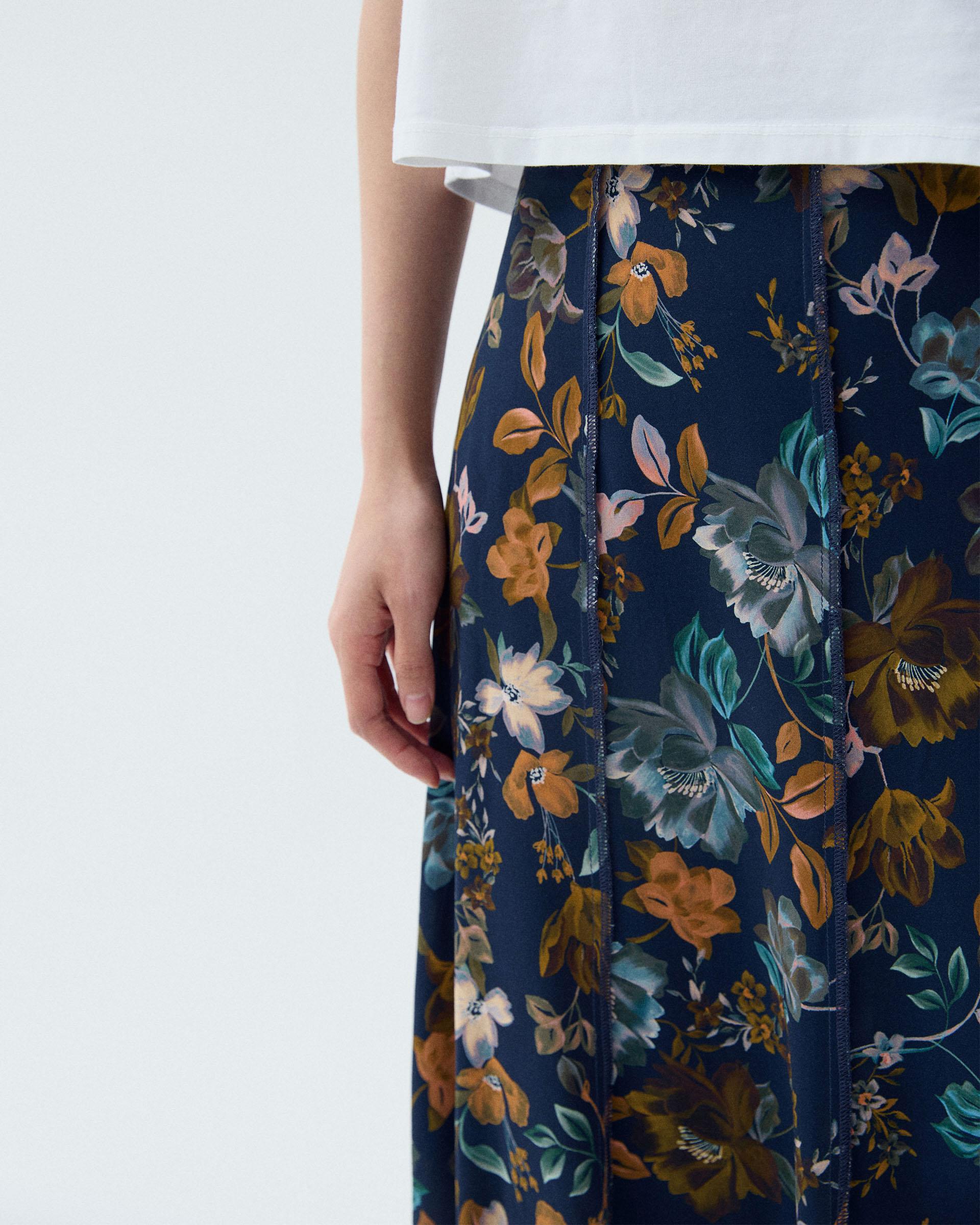 Falda Larga Nervios Estampado Floral Azul Marino