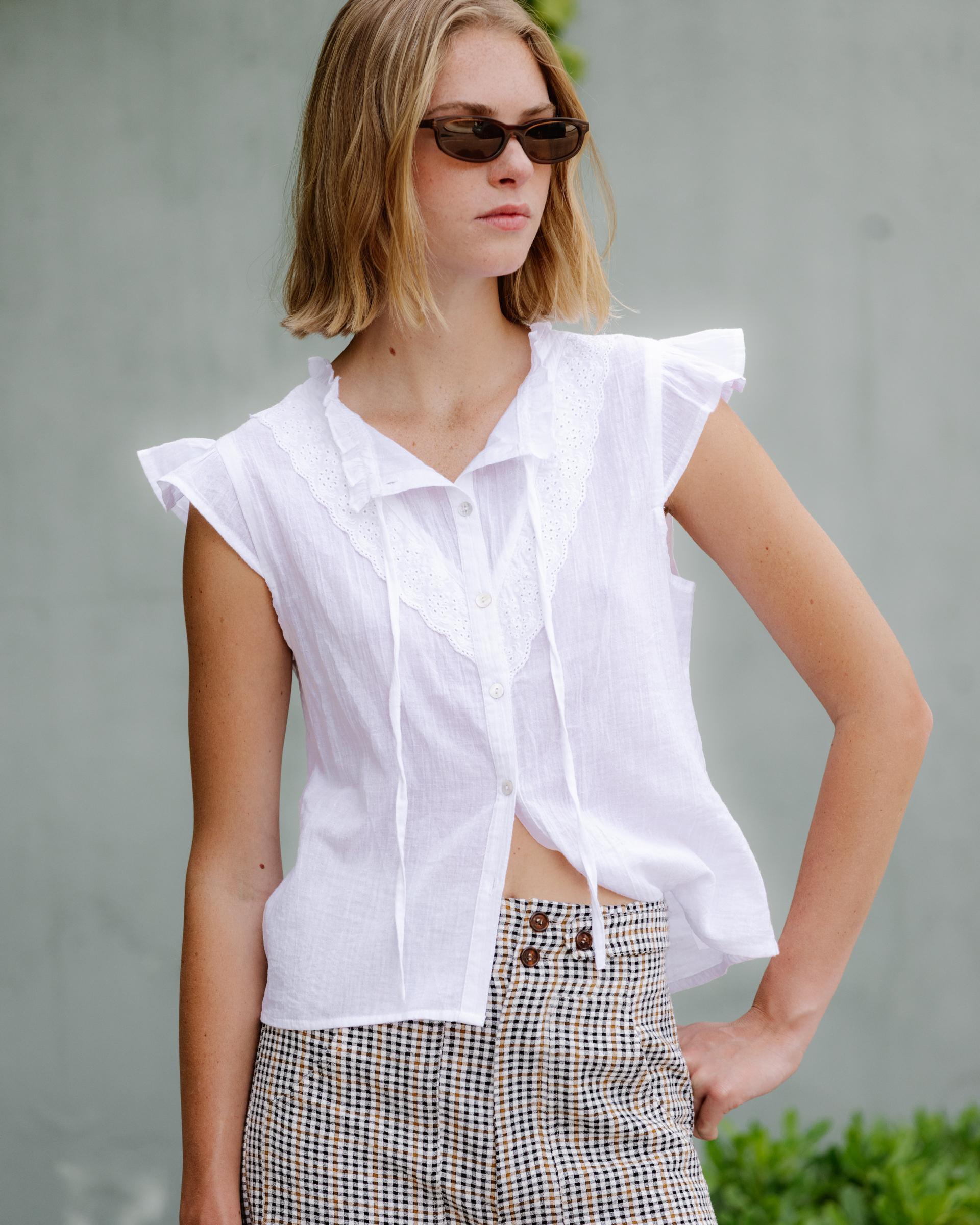 Blusa Sin Manga Volante Troquelados Blanca