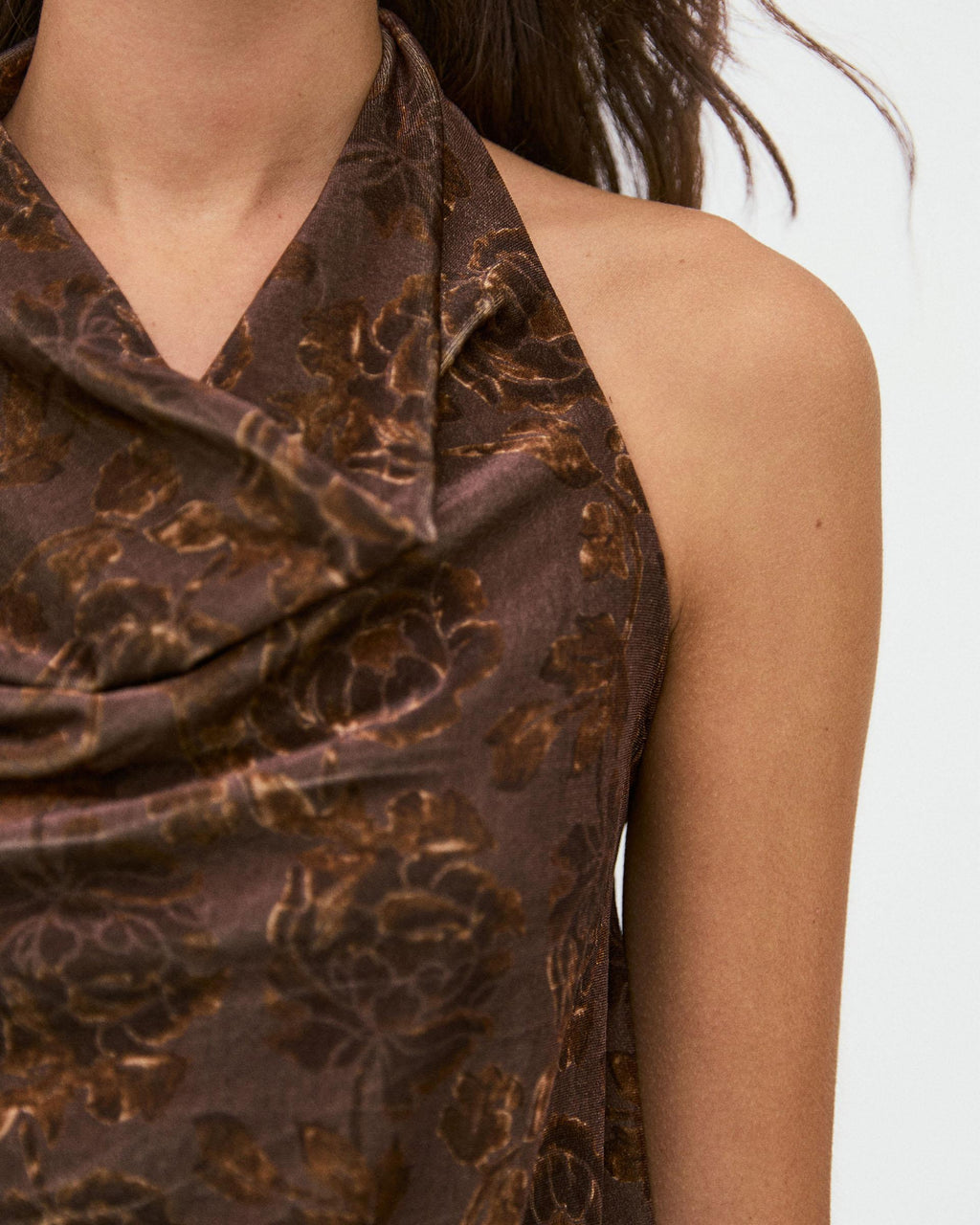 Top Halter Terciopelo Estampado Floral Marrón
