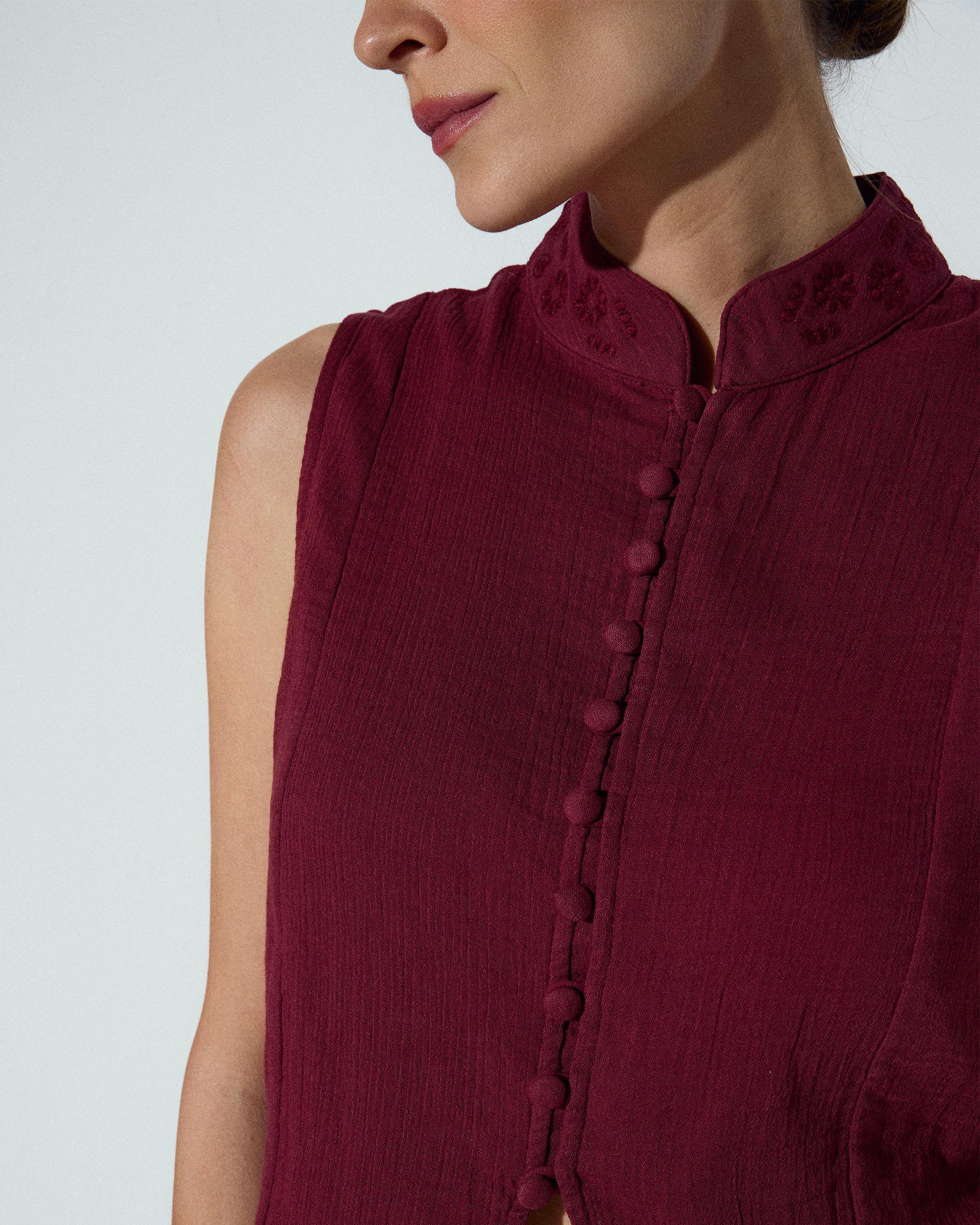 Top Cuello Mao Bordados Granate