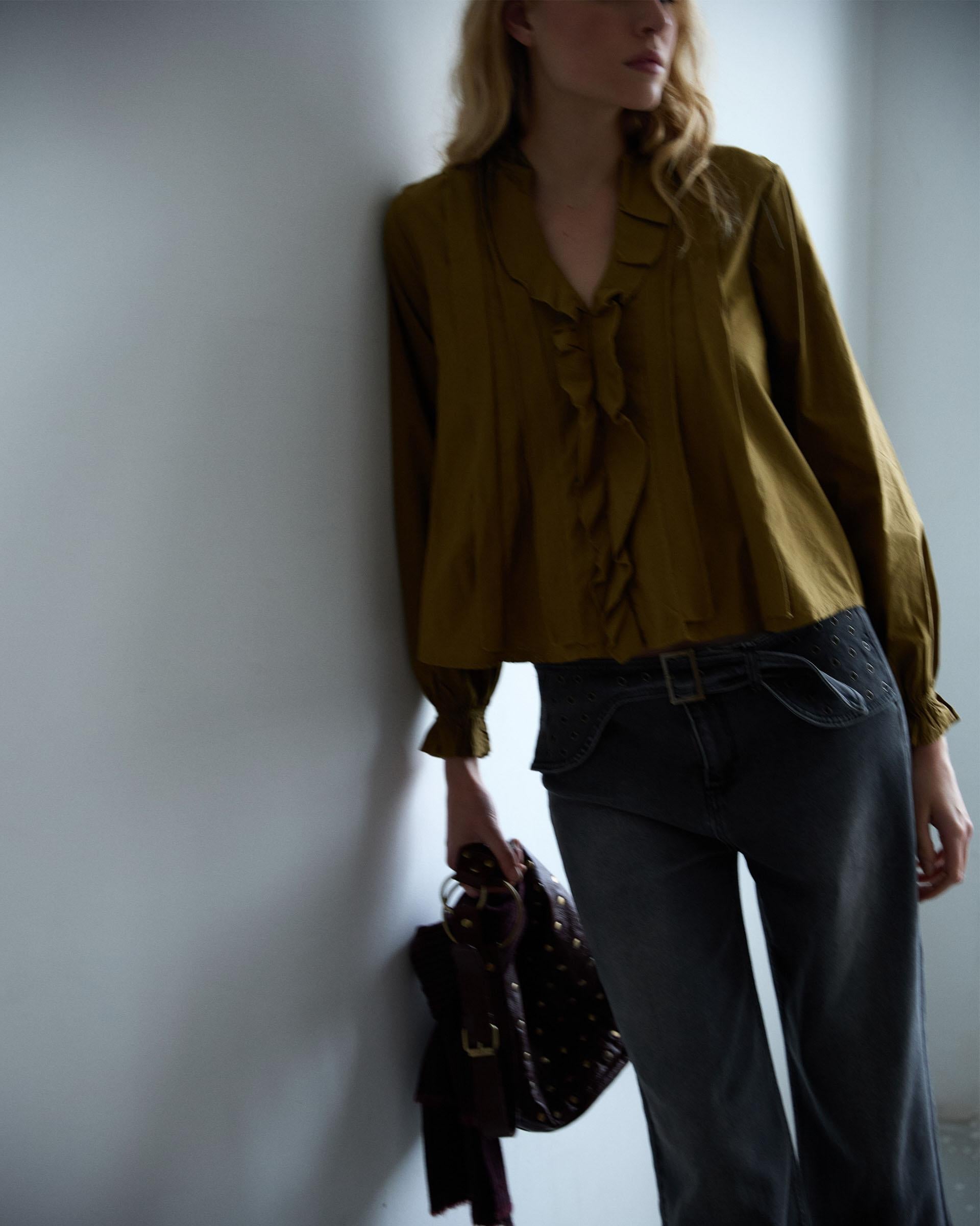 Blusa Escote Pico Volantes Verde