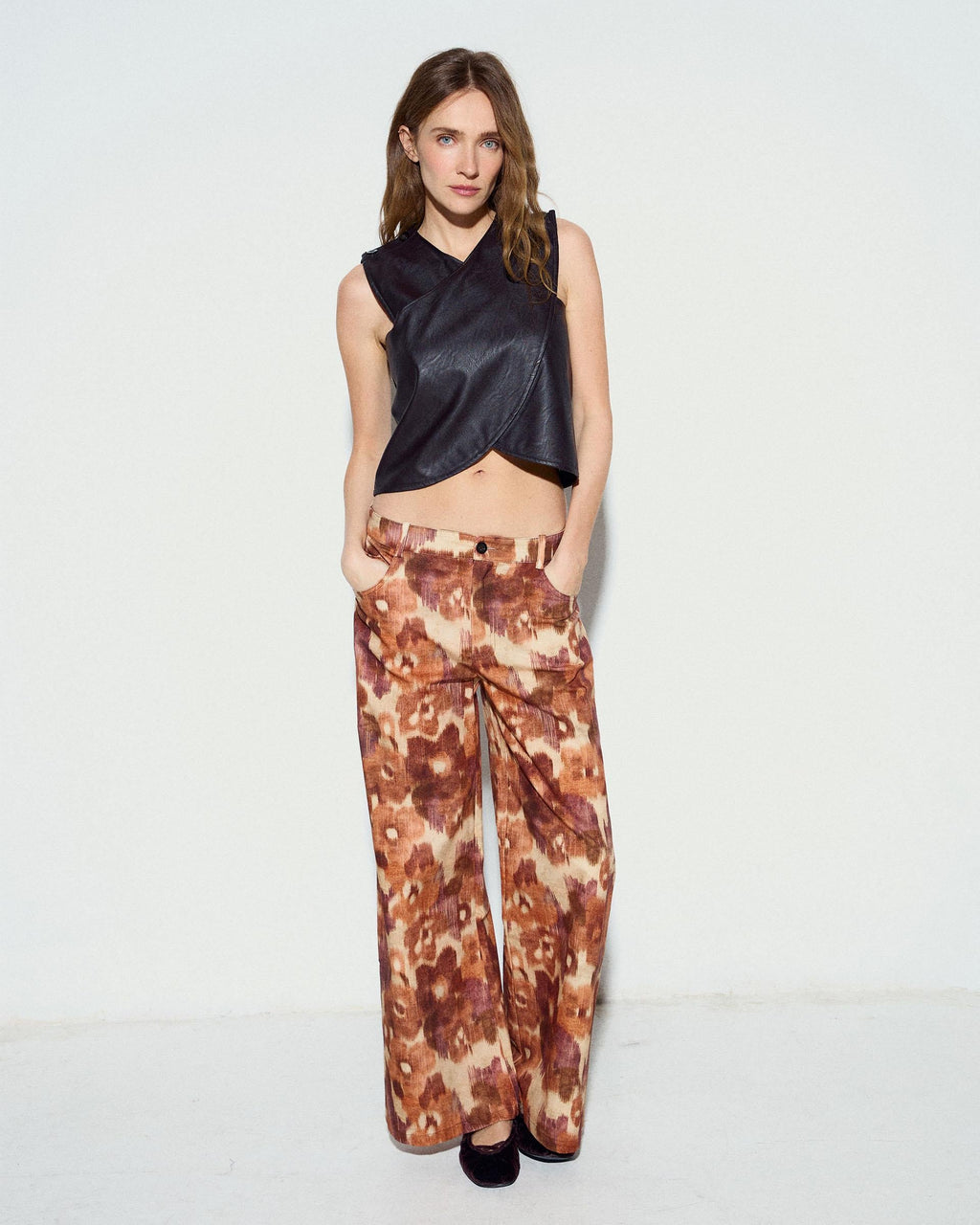 Pantalón Estampado Flores Manchas Naranja
