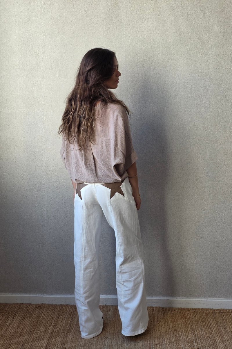 Pantalón Blanco con Estrella Marrón