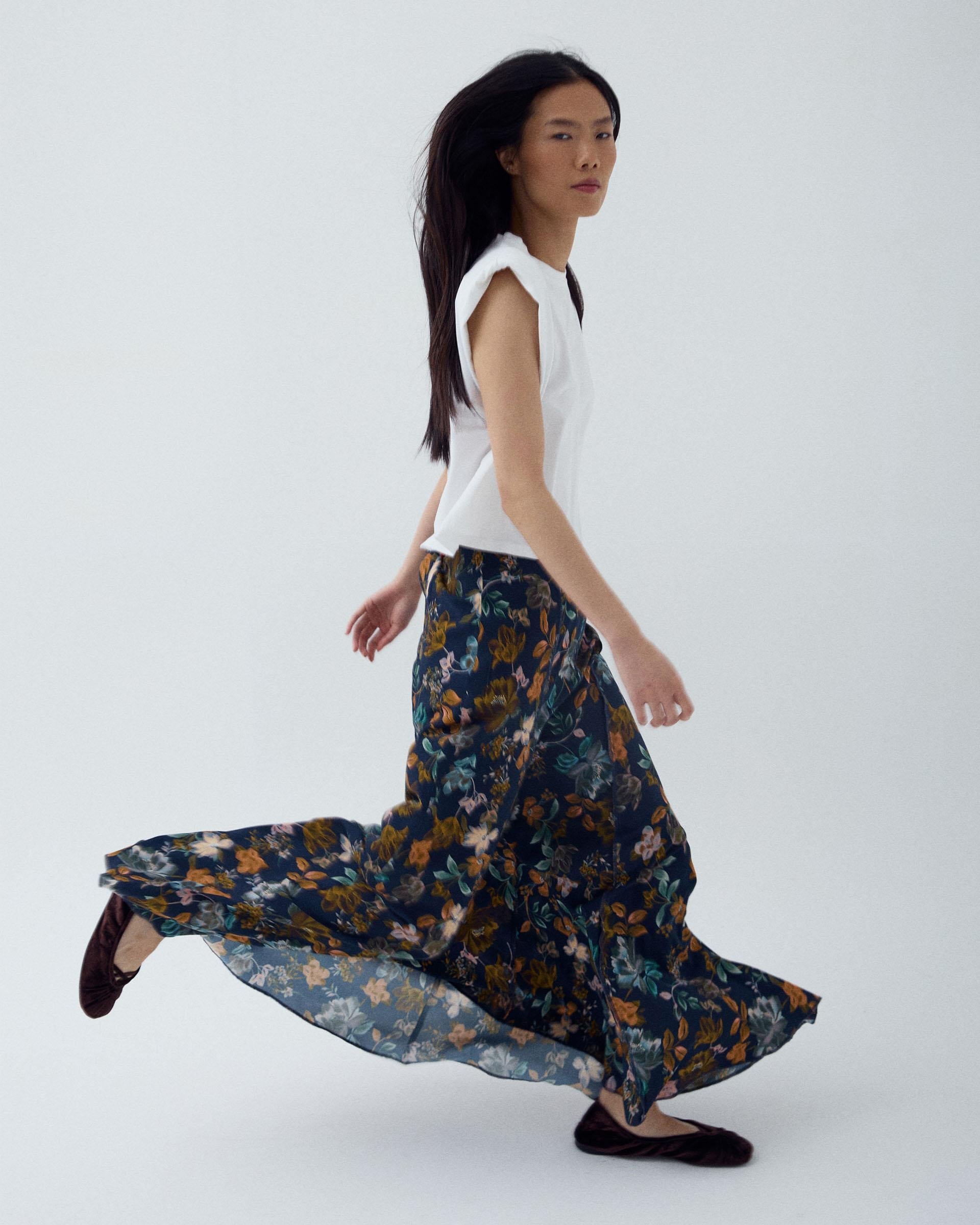 Falda Larga Nervios Estampado Floral Azul Marino