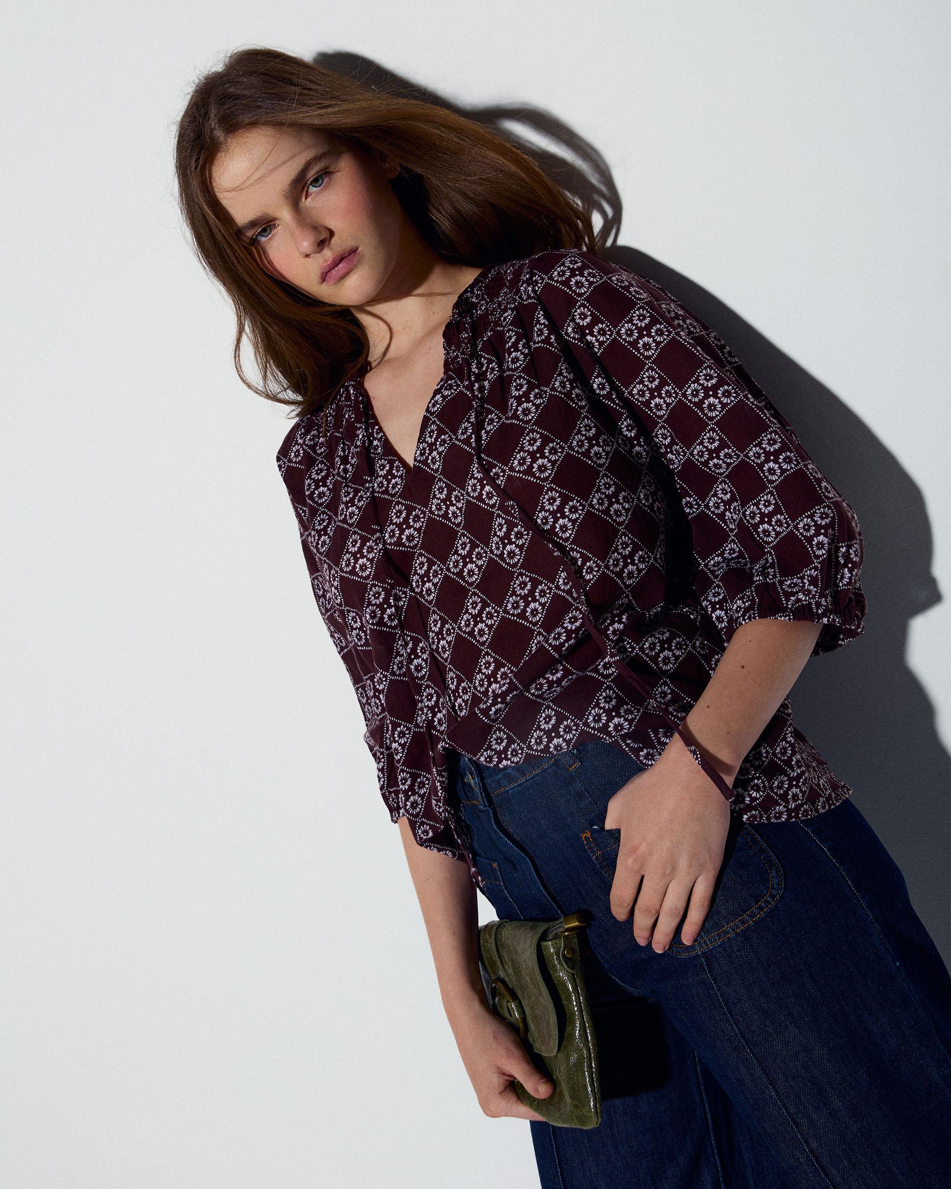 Blusa Lazada Delantera Estampado Floral Marrón