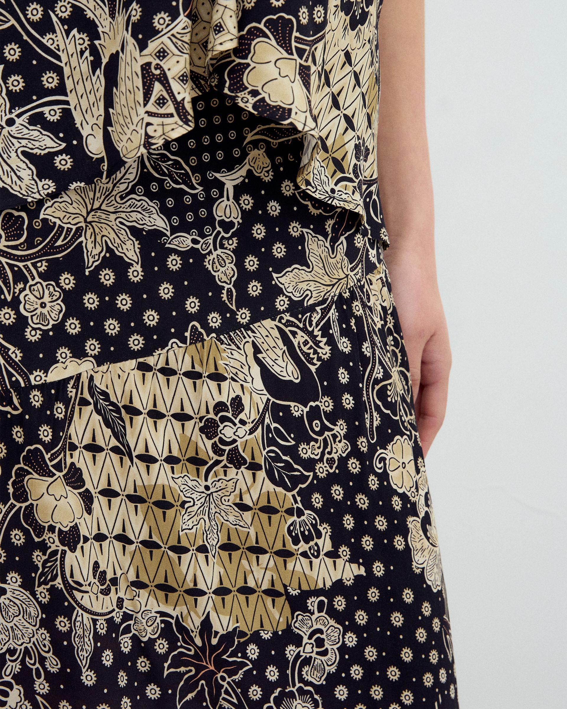 Falda Costura Diagonal Estampado Floral Negro