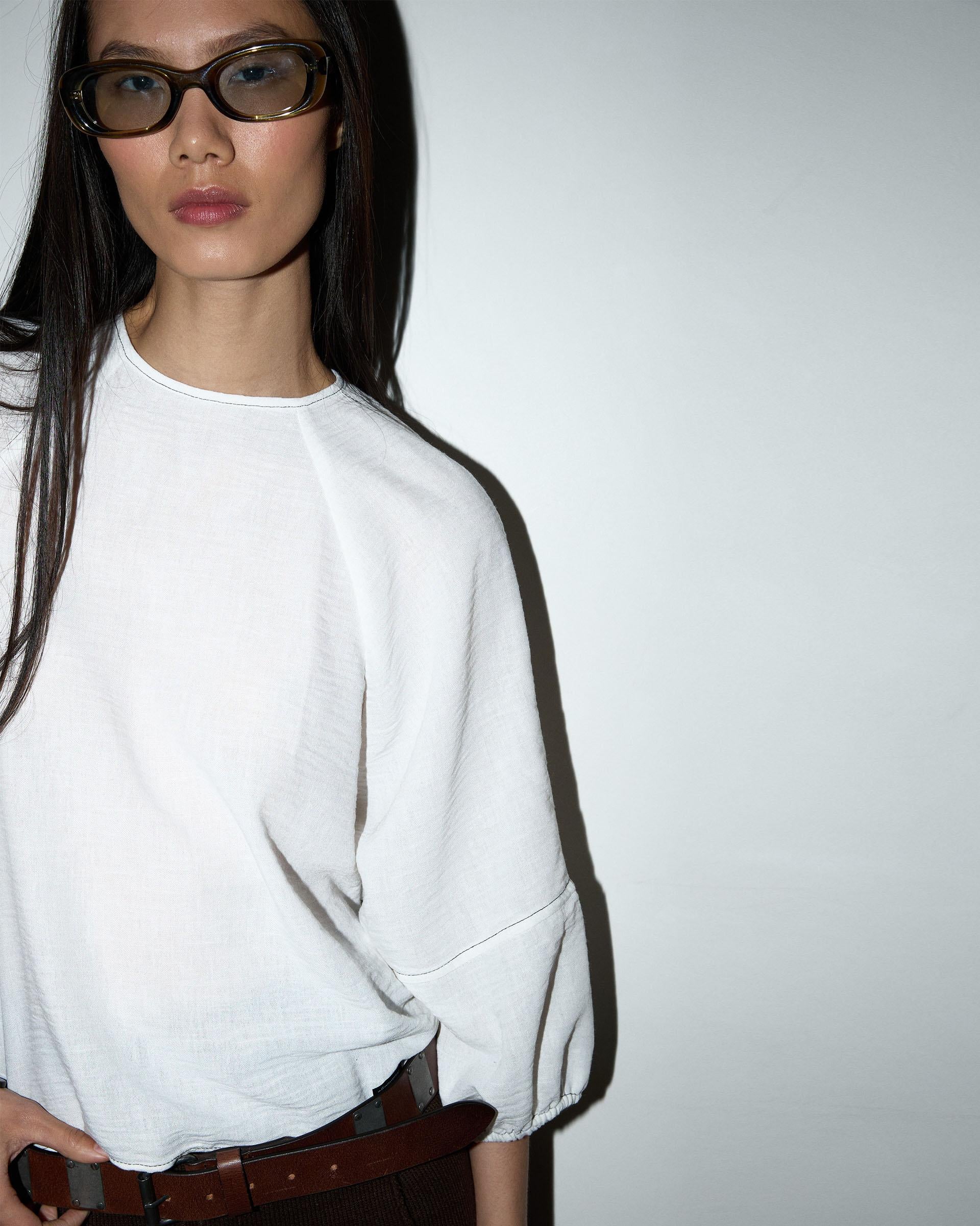 Blusa Escote Espalda Costuras Blanca