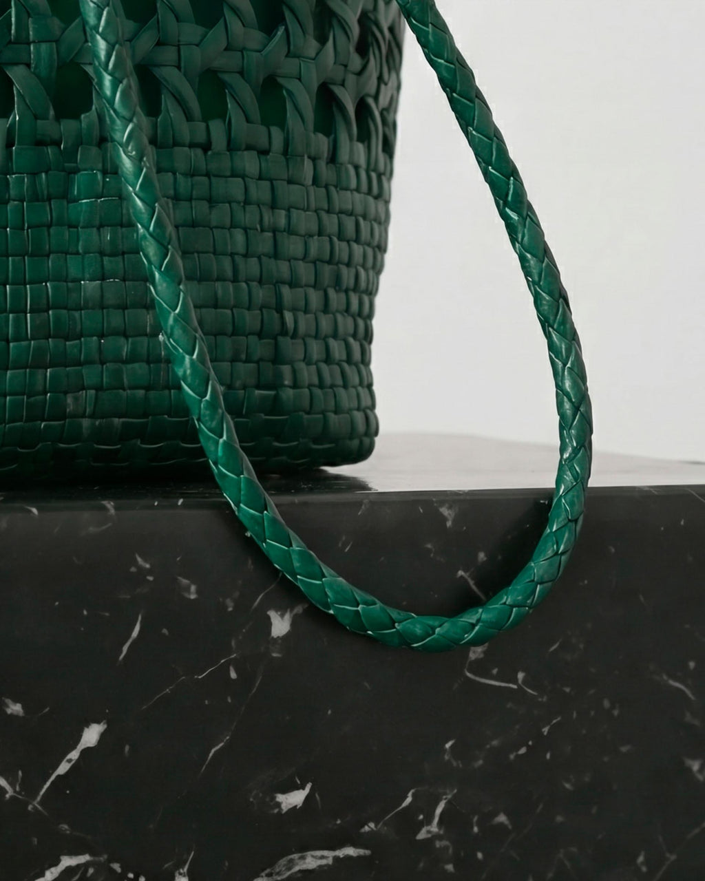Bolso Bucket Piel Trenzada Verde