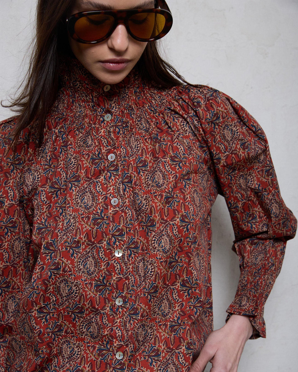 Blusa Nido De Abeja Cuello Estampada Granate