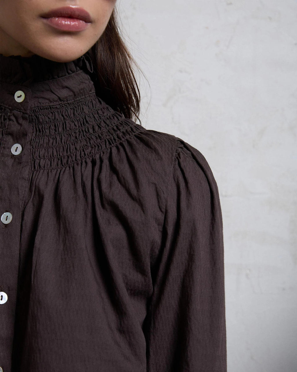 Blusa Nido De Abeja Cuello Marrón