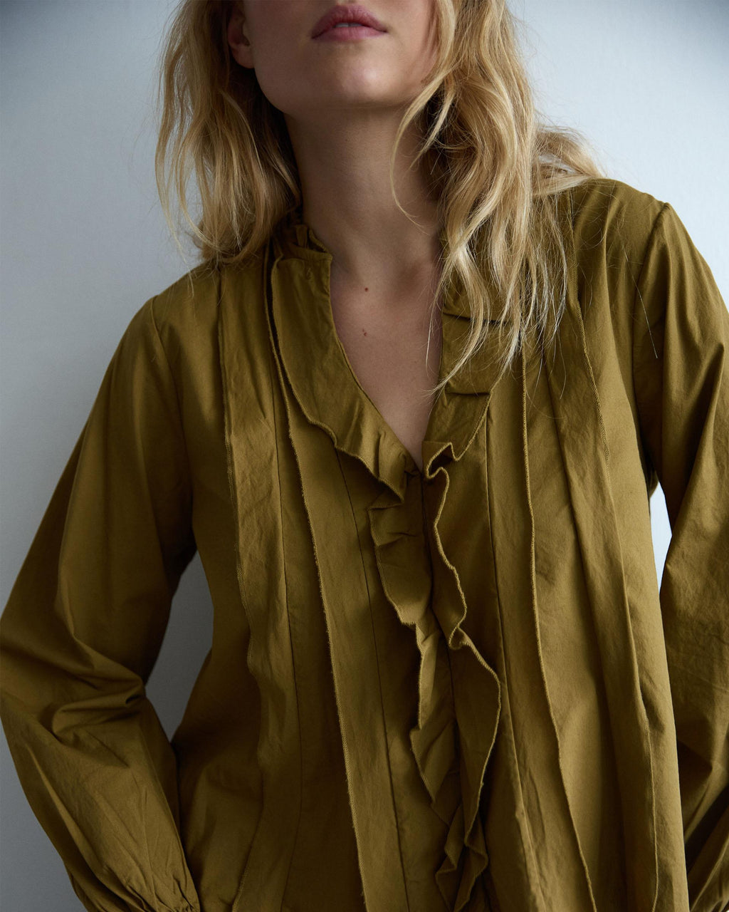 Blusa Escote Pico Volantes Verde