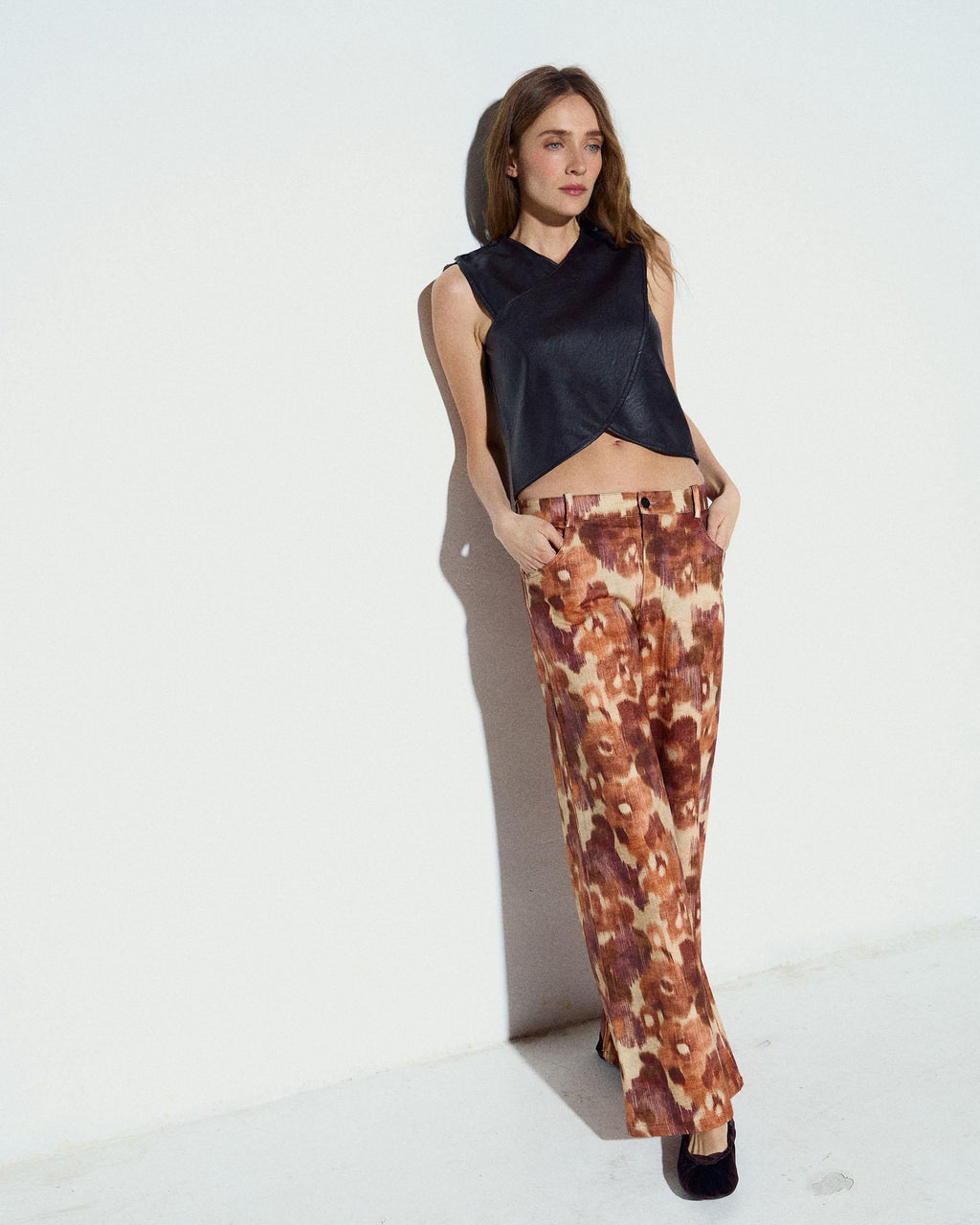 Pantalón Estampado Flores Manchas Naranja