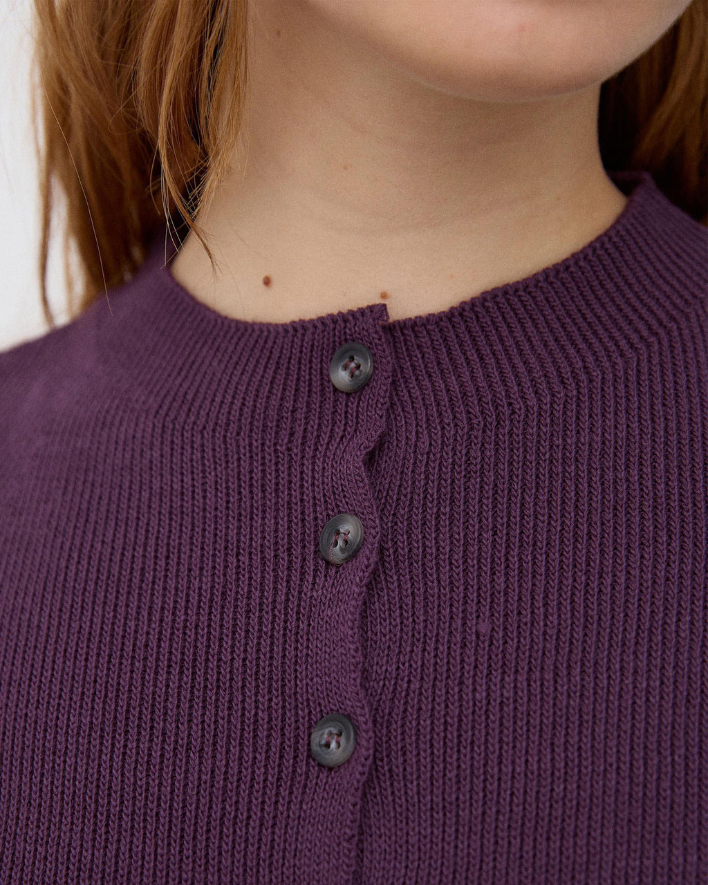 Top Botones Cuello Alto Morado
