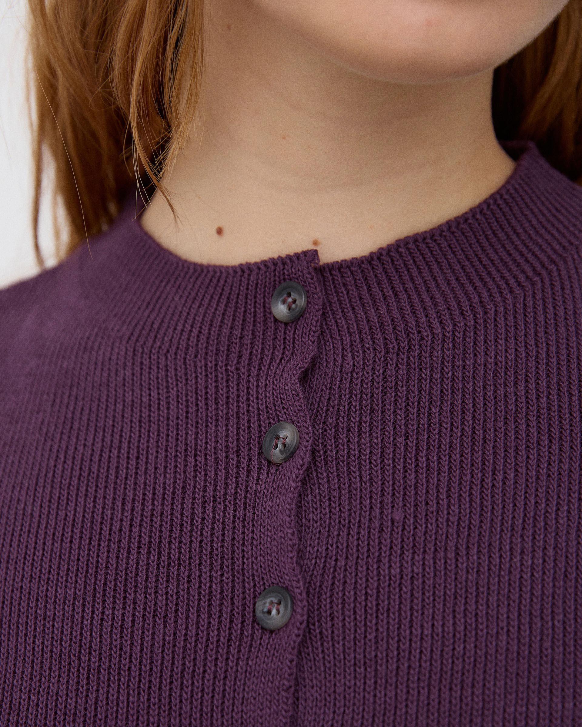 Top Botones Cuello Alto Morado