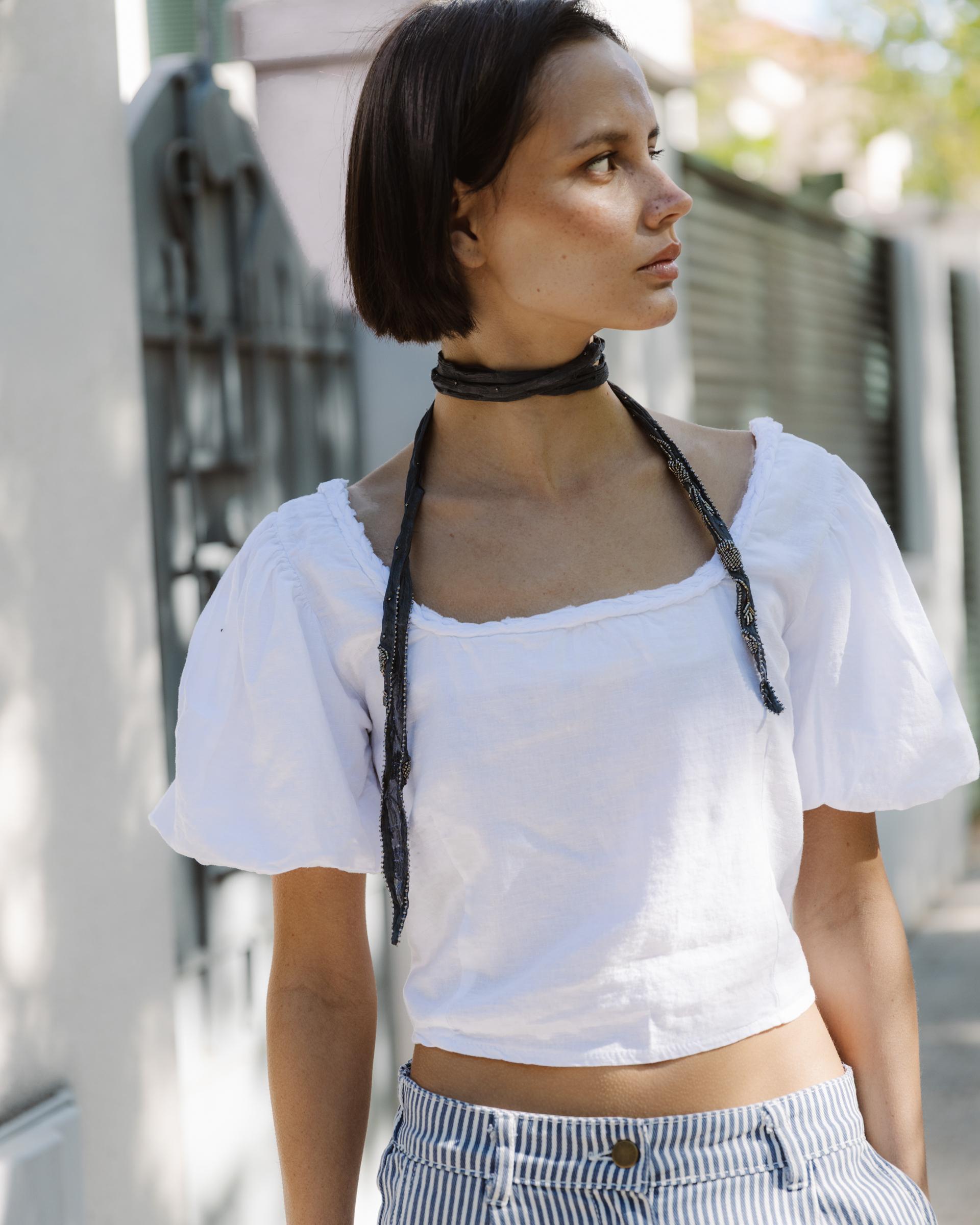 Top Manga Abullonada Escote Espalda Blanco