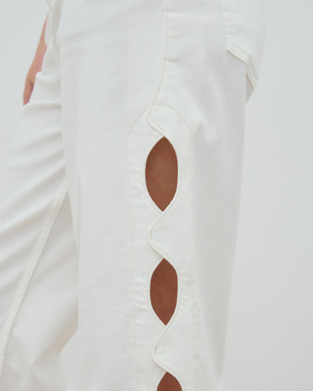 Jeans Aberturas Ovaladas Blanco
