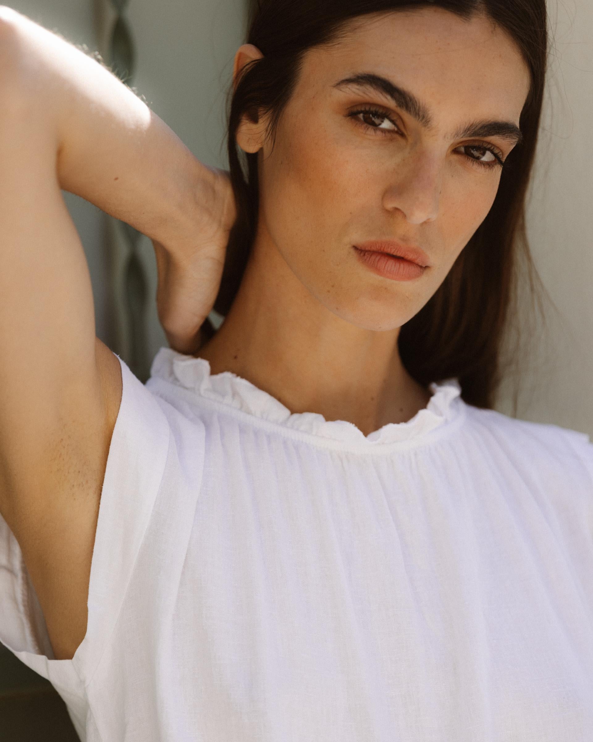 Blusa Sin Mangas Cuello Volante Blanca