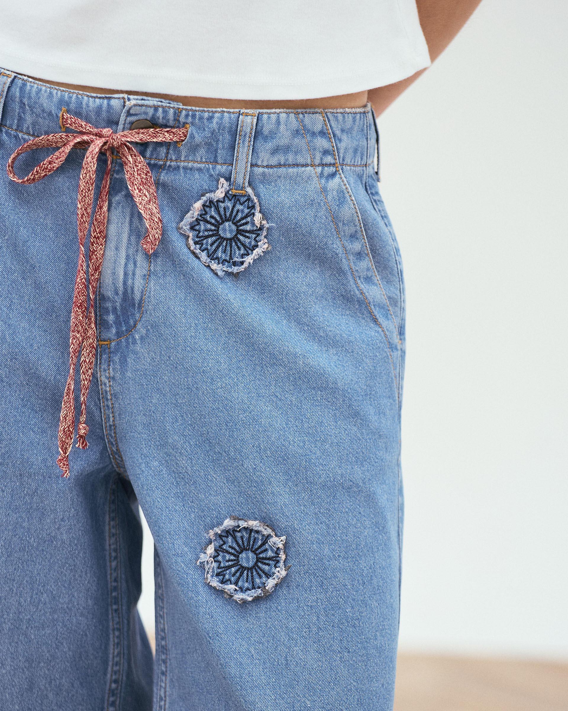 Jeans Parches Florales Azul