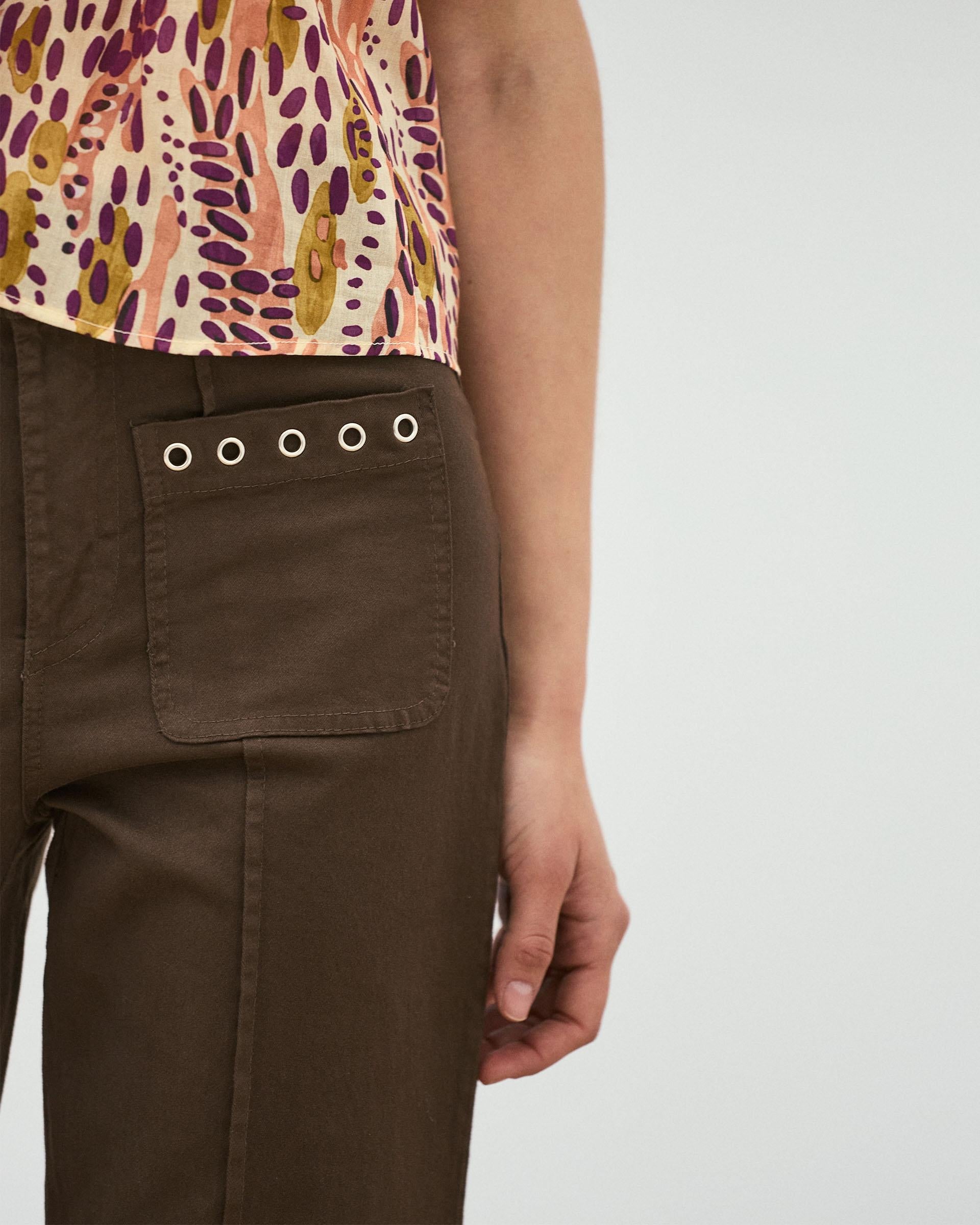 Jeans Bolsillos Plastón Eyelets Marrón