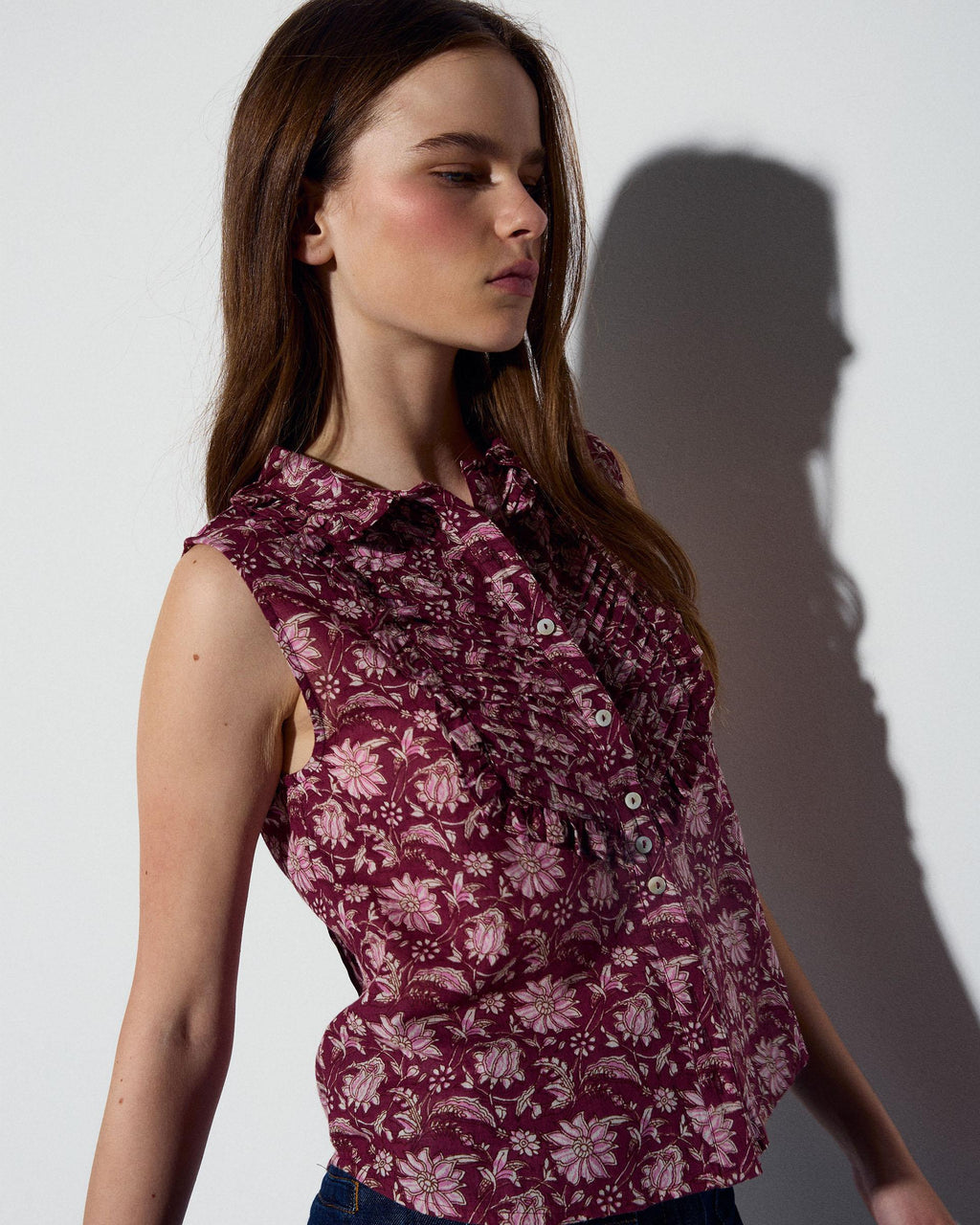 Blusa Sin Mangas Pechera Estampado Floral Granate