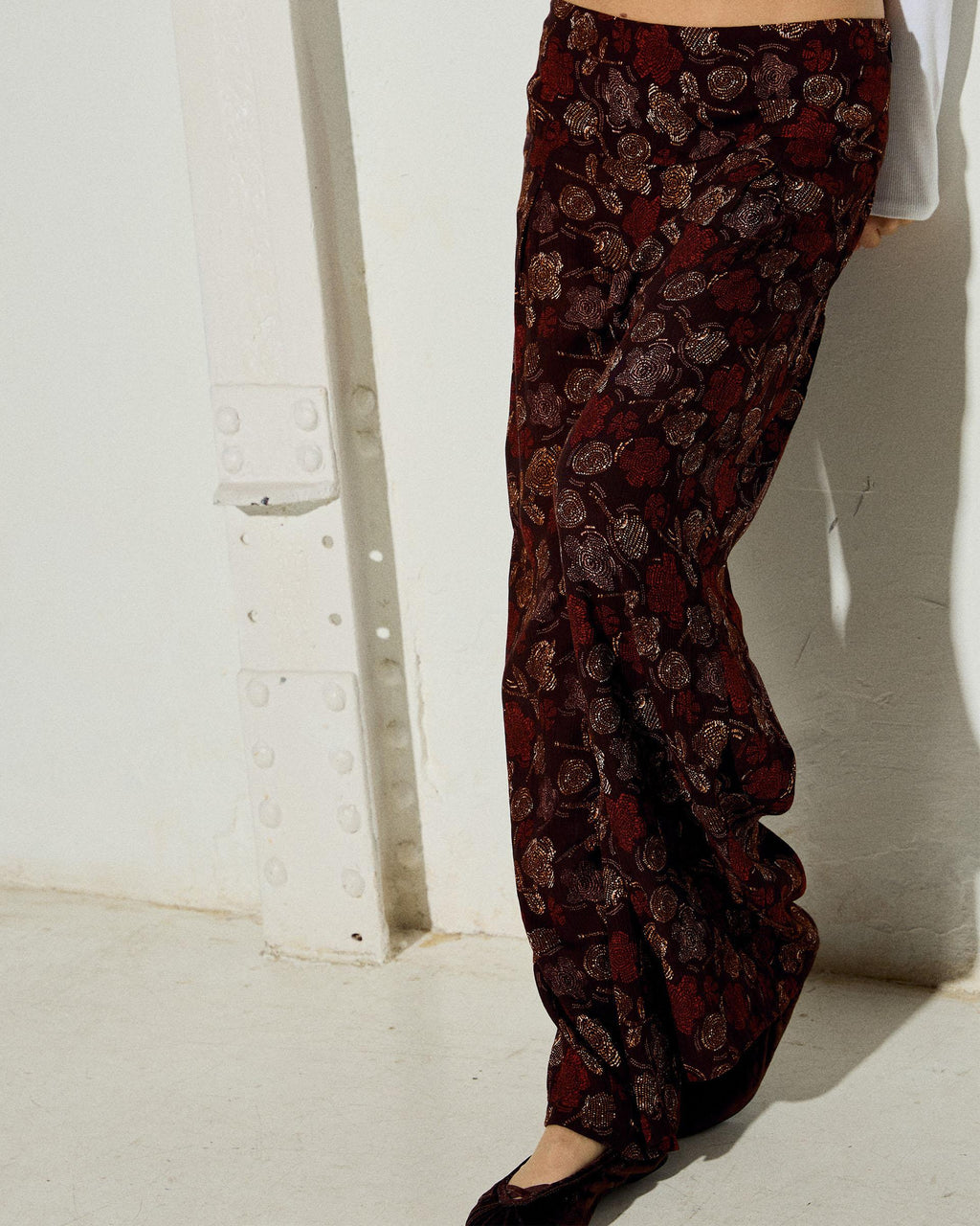 Pantalón Cinturilla Pinzas Estampado Floral Marrón