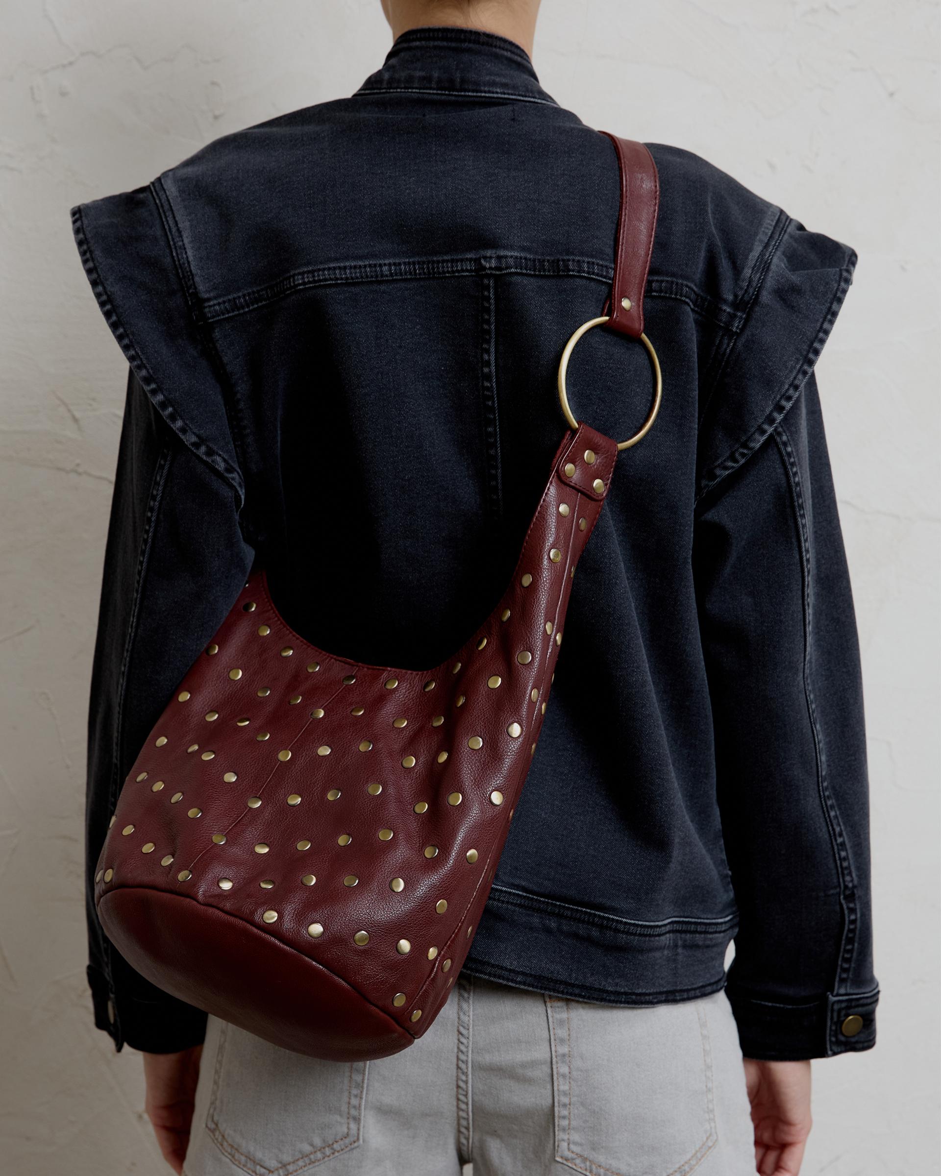 Bolso Piel Bucket Tachuelas Burdeos