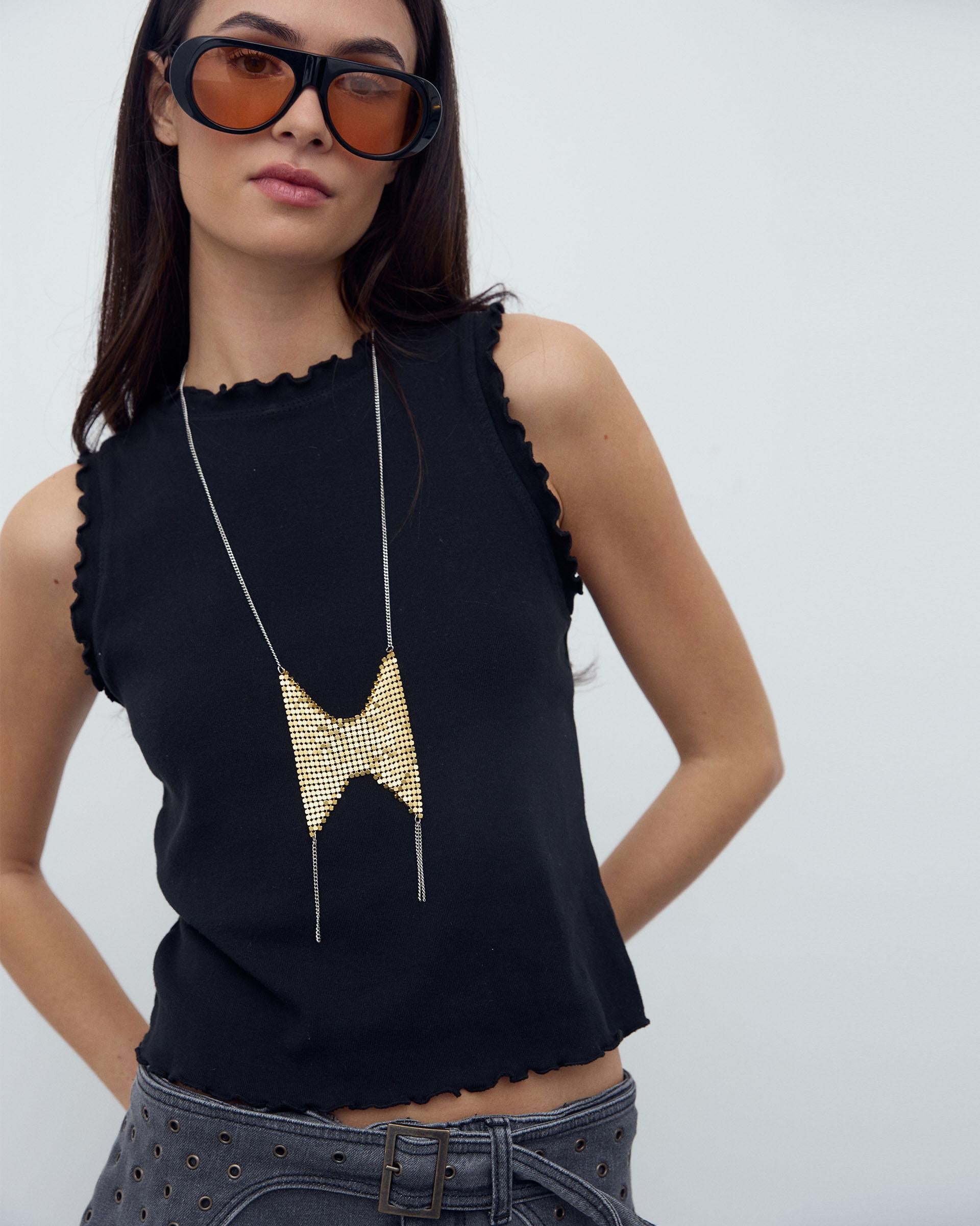 Camiseta Ribetes Ondulados Negro