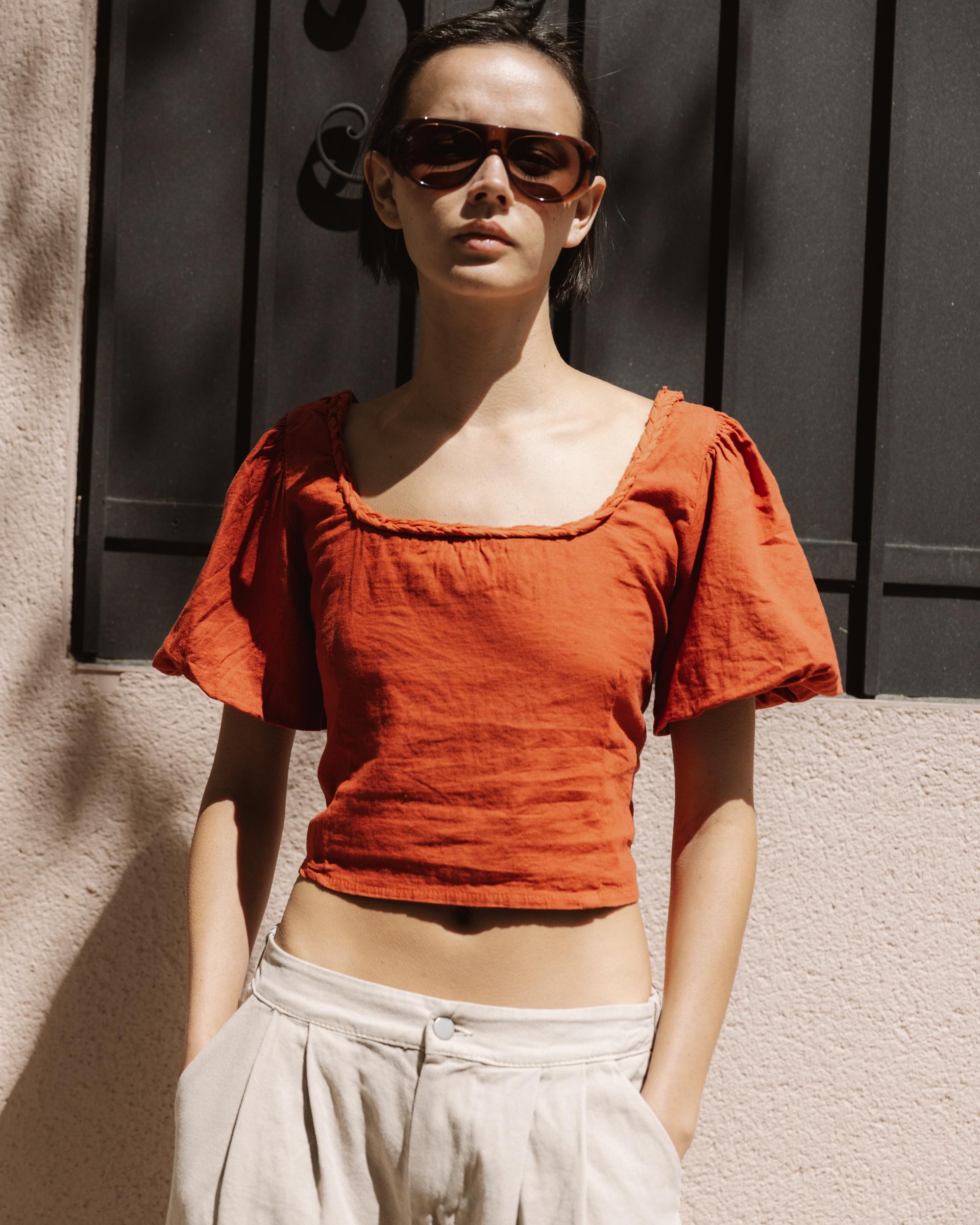 Top Manga Abullonada Escote Espalda Naranja