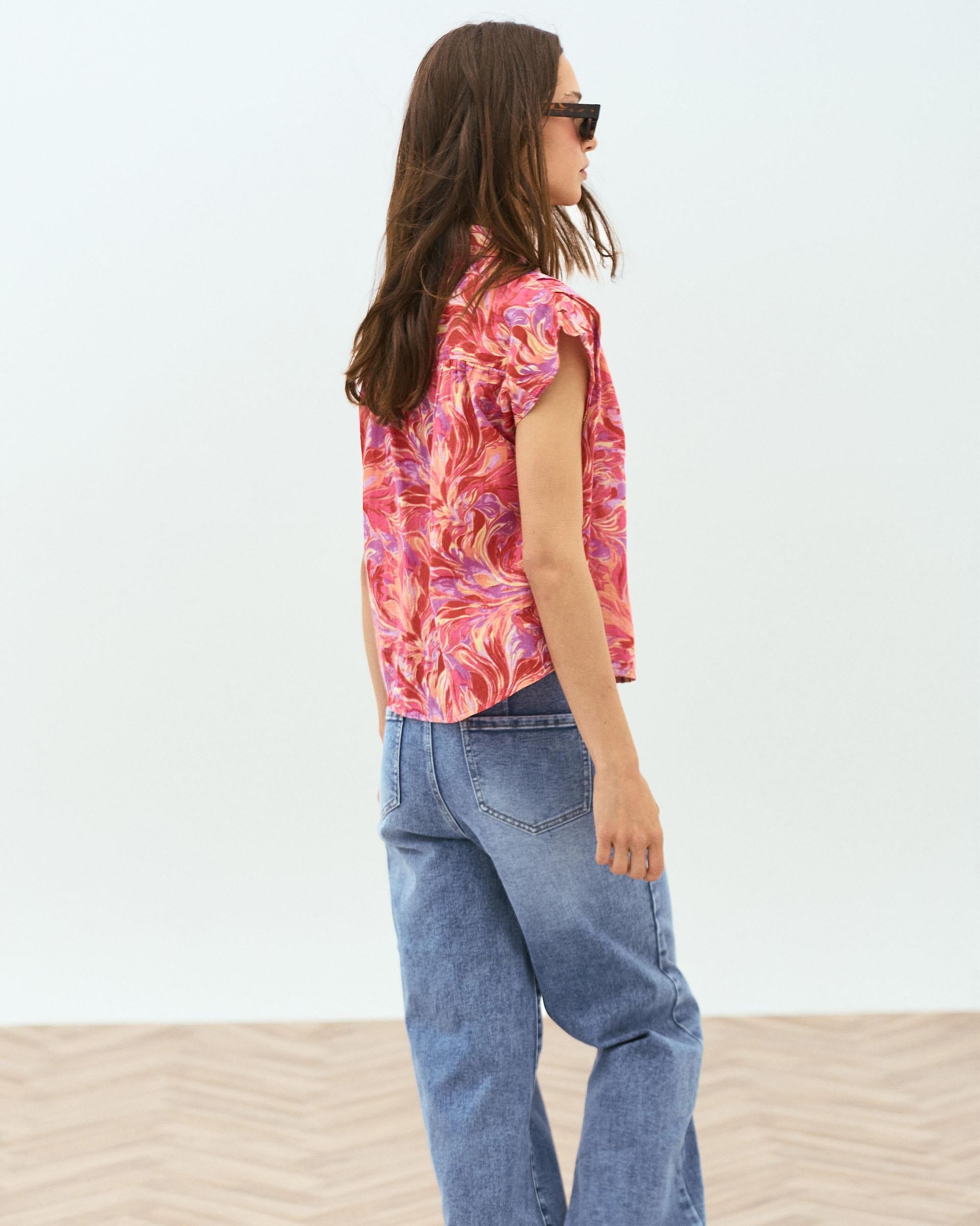 Camisa Sin Mangas Pliegues Estampado Floral Fucsia
