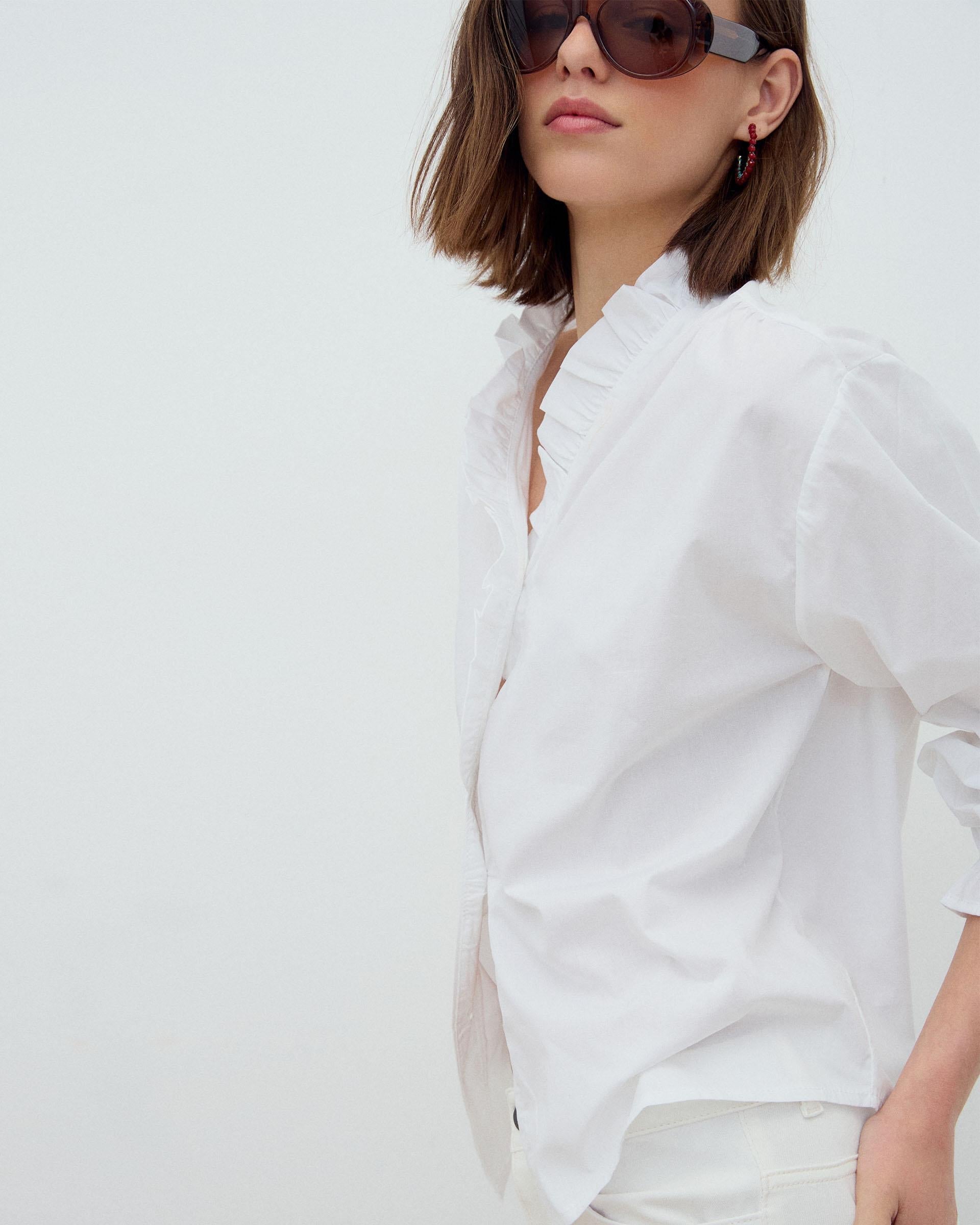 Blusa Escote Pico Volante Blanca