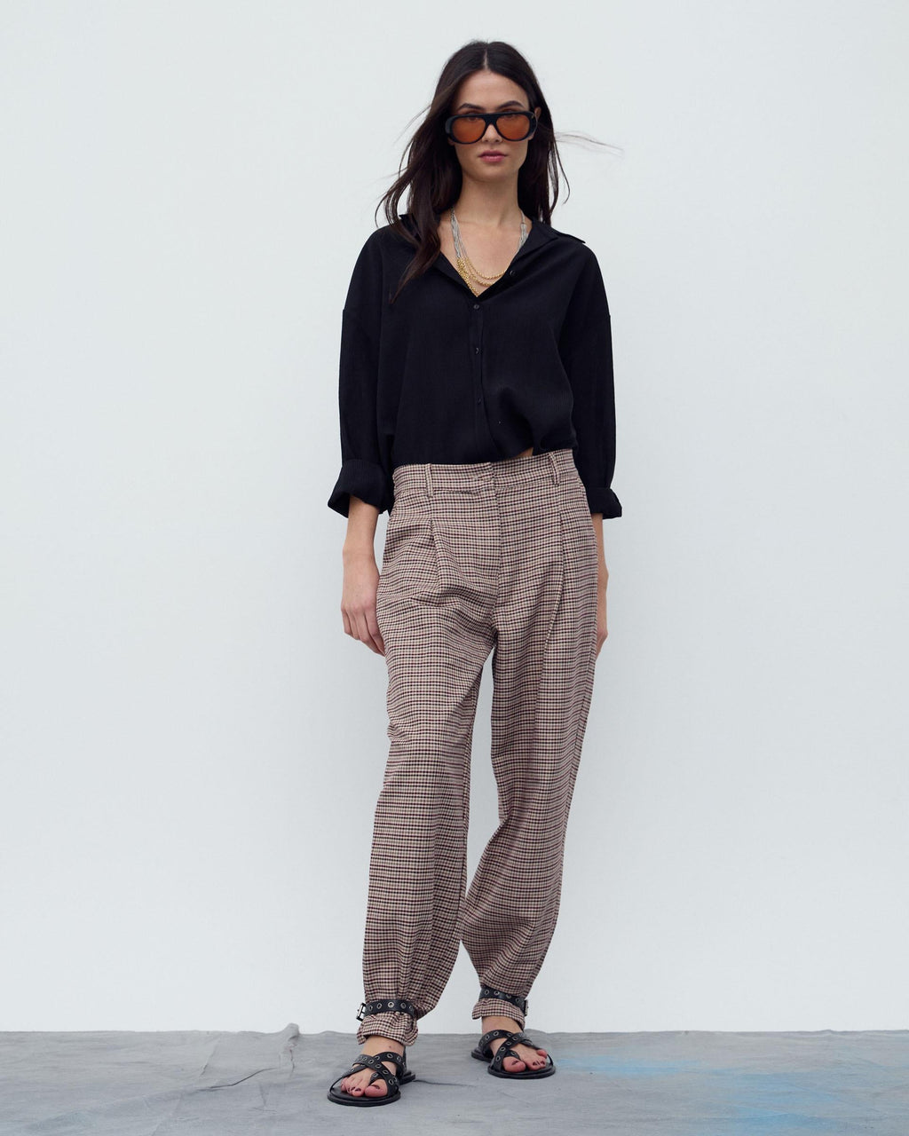 Pantalón Cuadros Pinzas Marrón