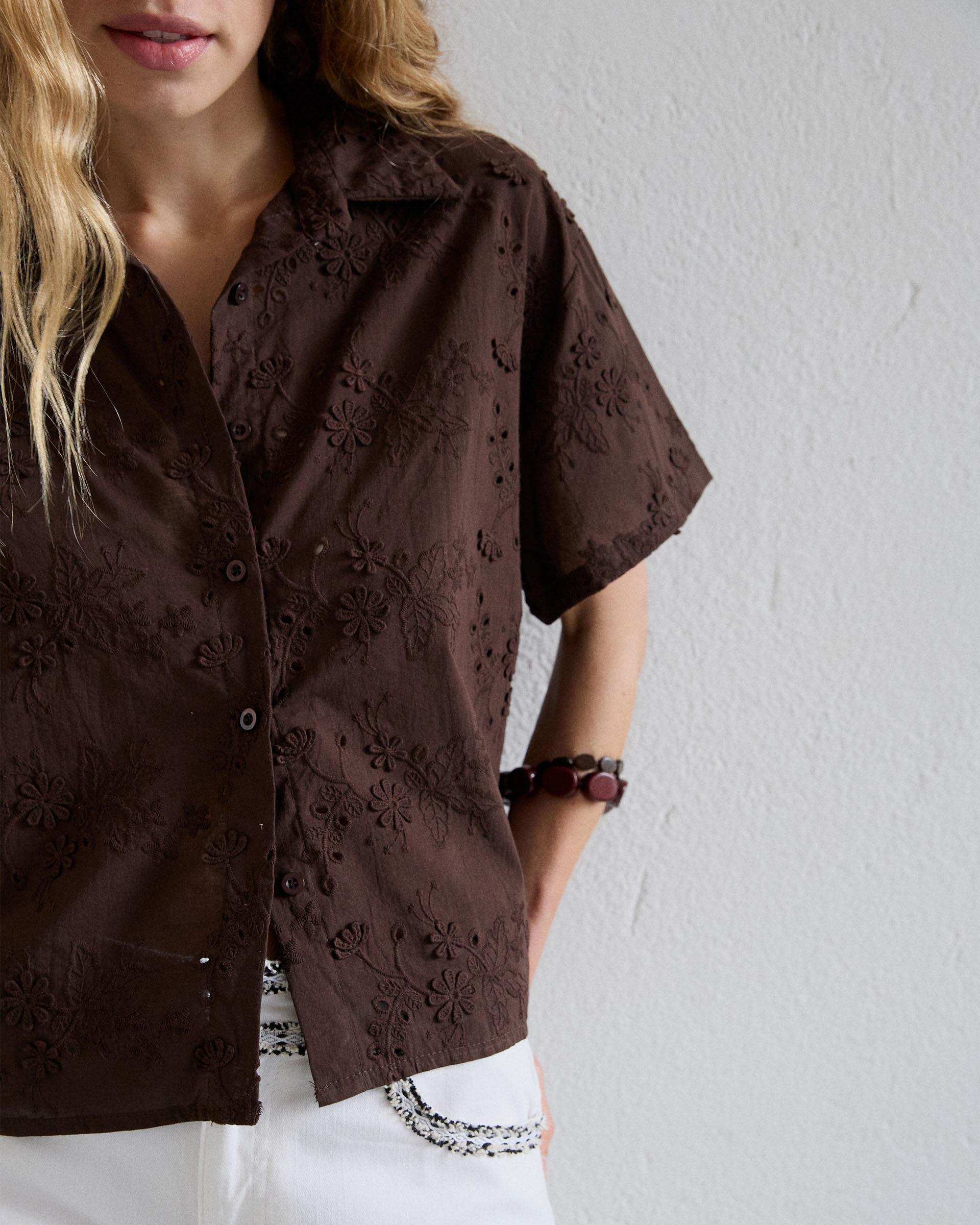 Camisa Manga Corta Troquelados Marrón