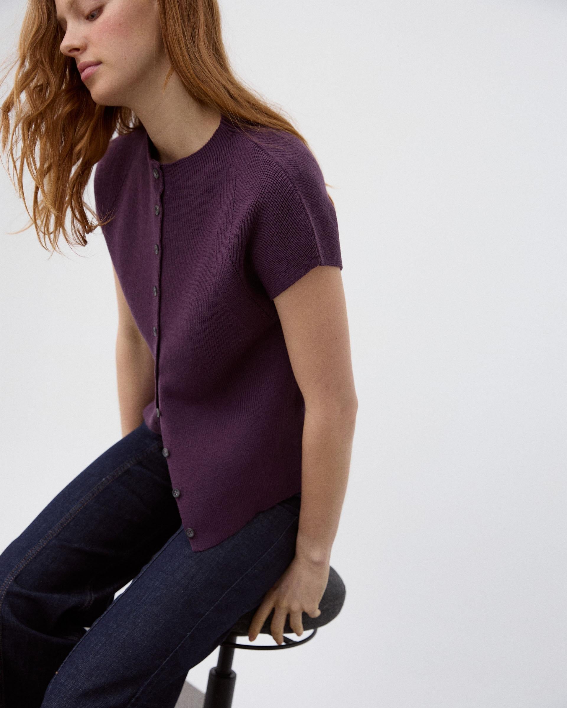 Top Botones Cuello Alto Morado