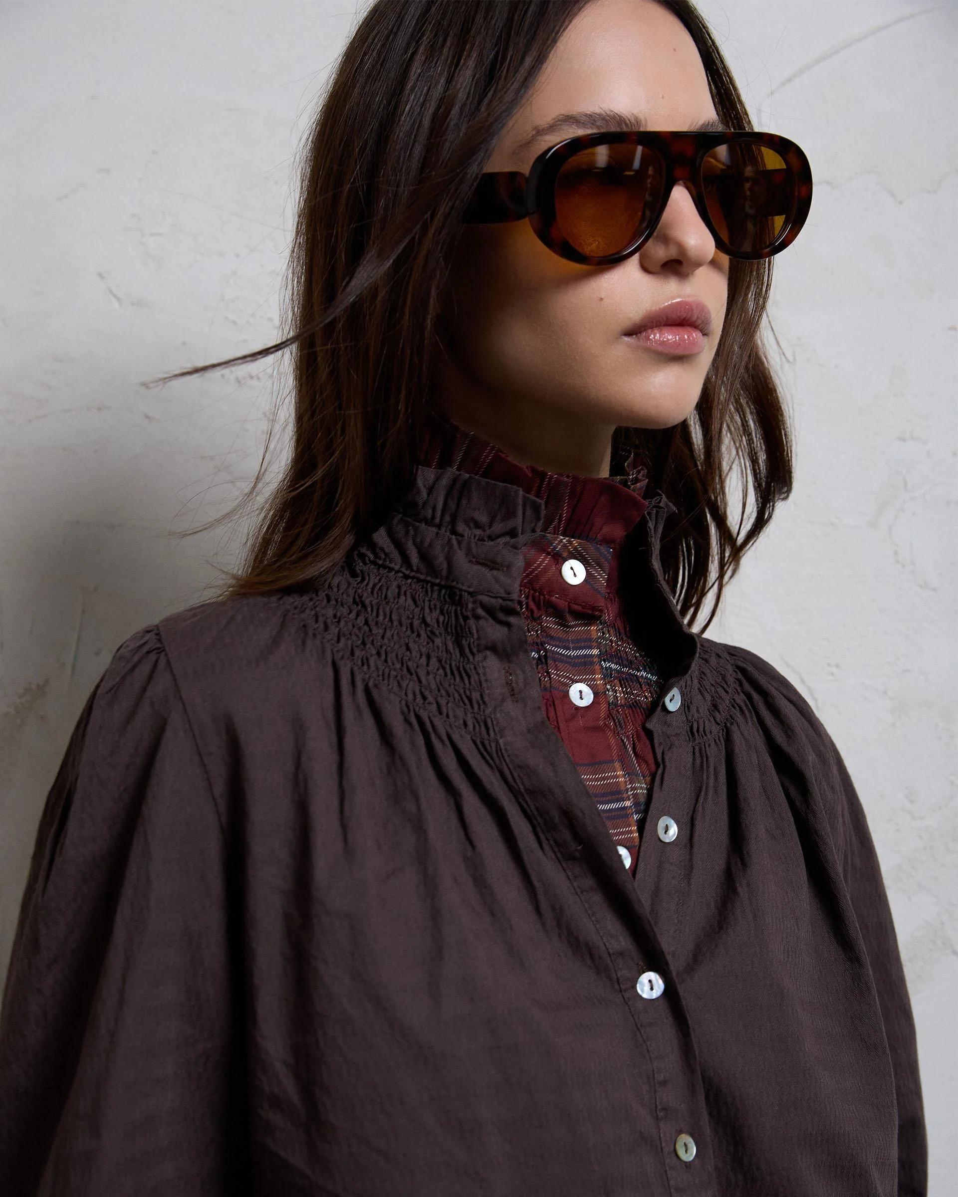 Blusa Nido De Abeja Cuello Marrón