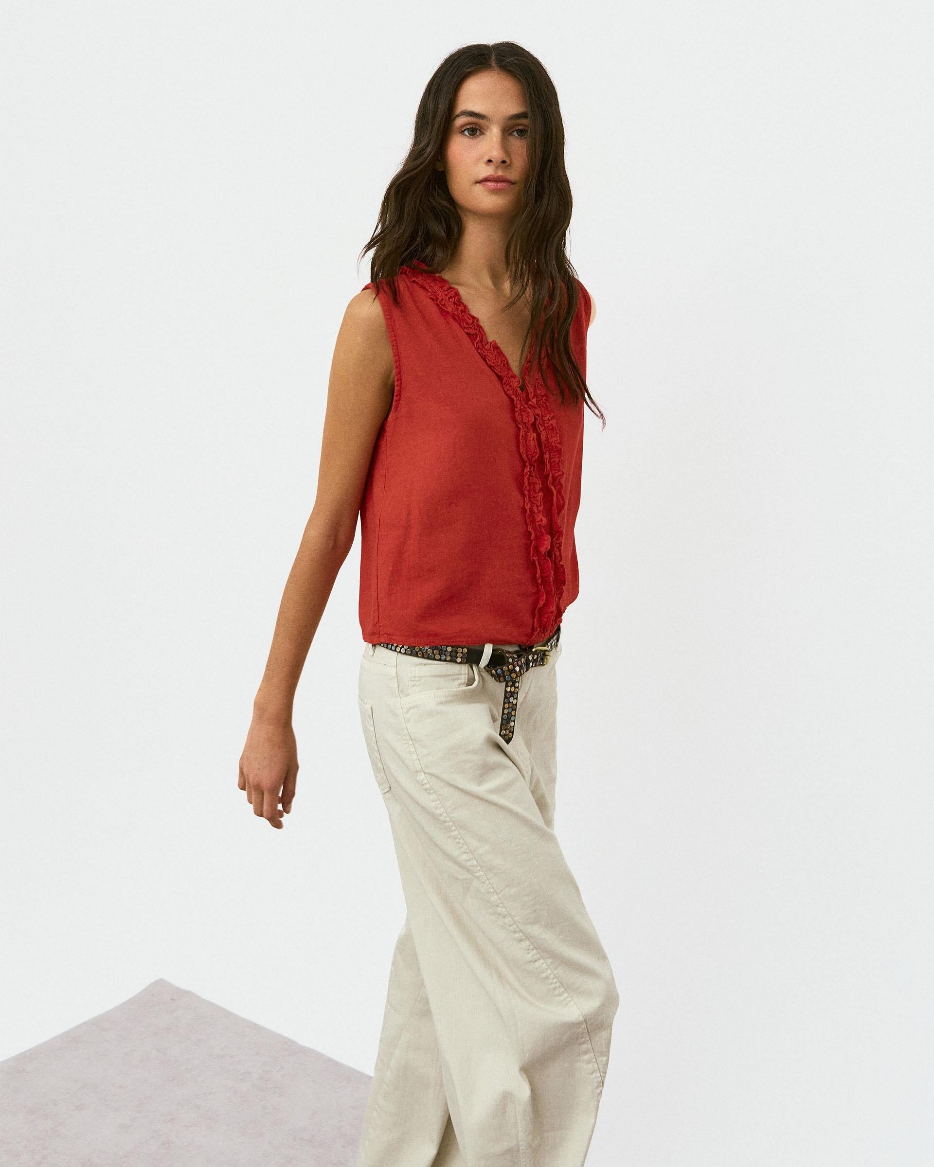 Top Escote Pico Volantes Con Lino Rojo