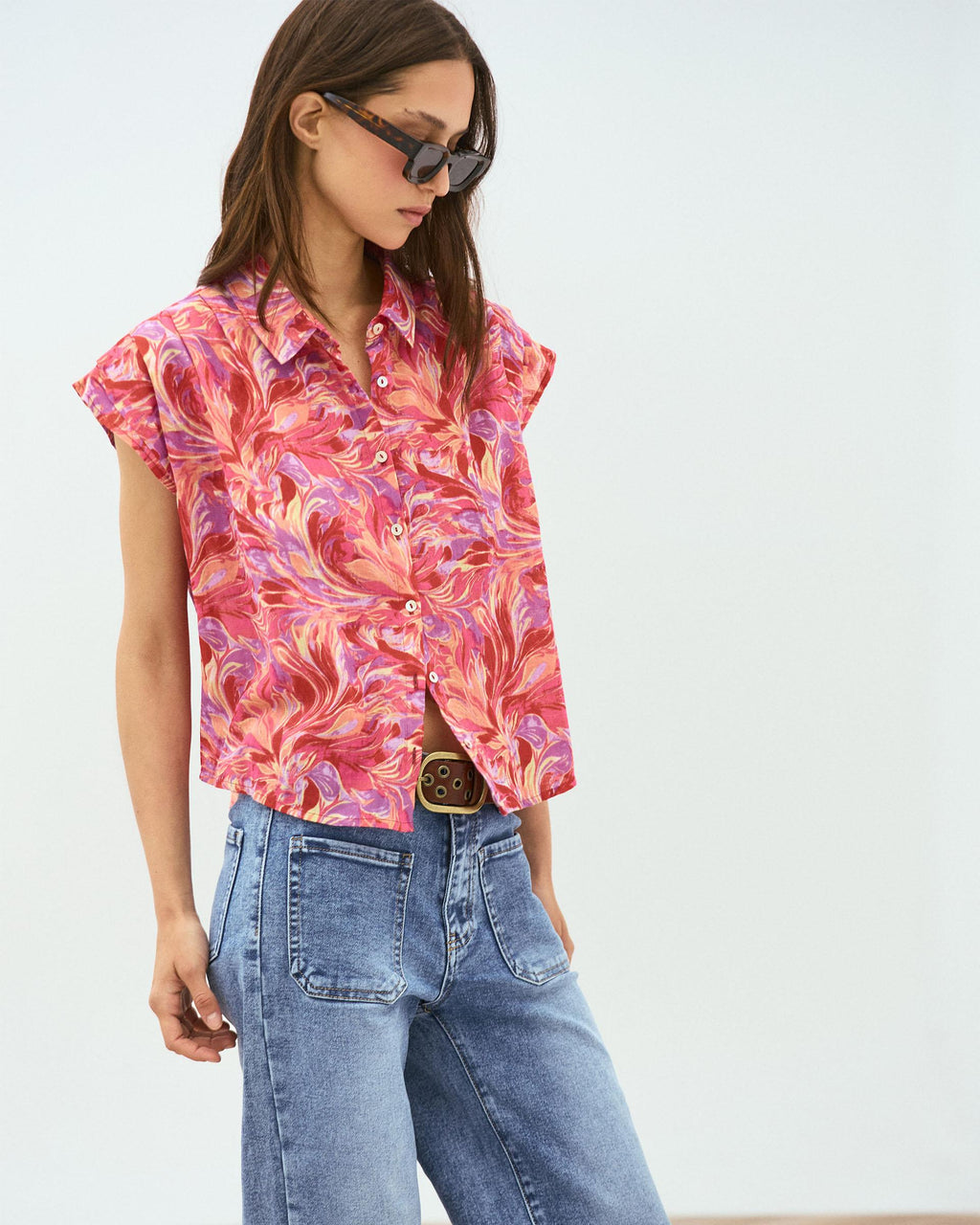 Camisa Sin Mangas Pliegues Estampado Floral Fucsia