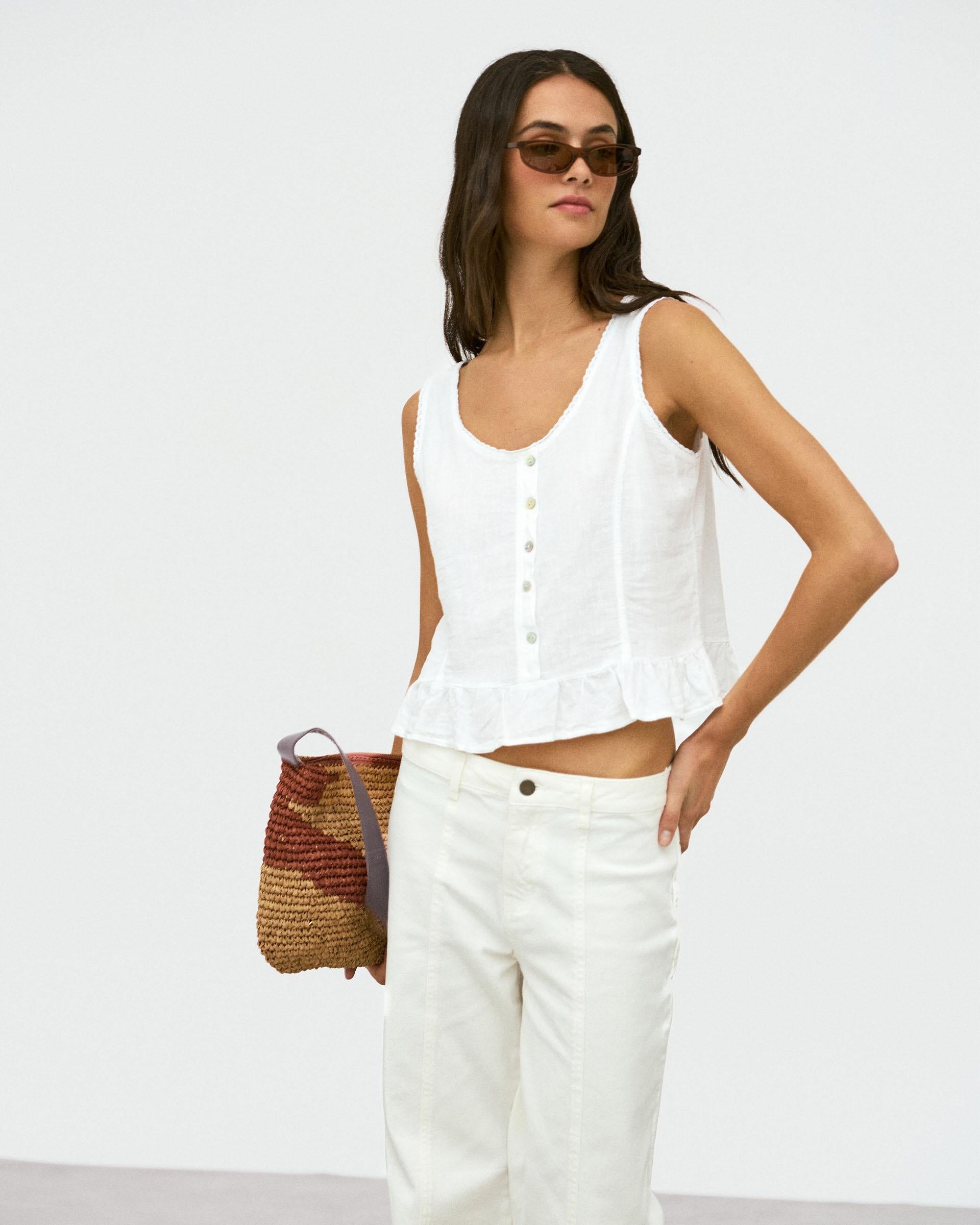 Top Botones Volante Bajo Con Lino Blanco